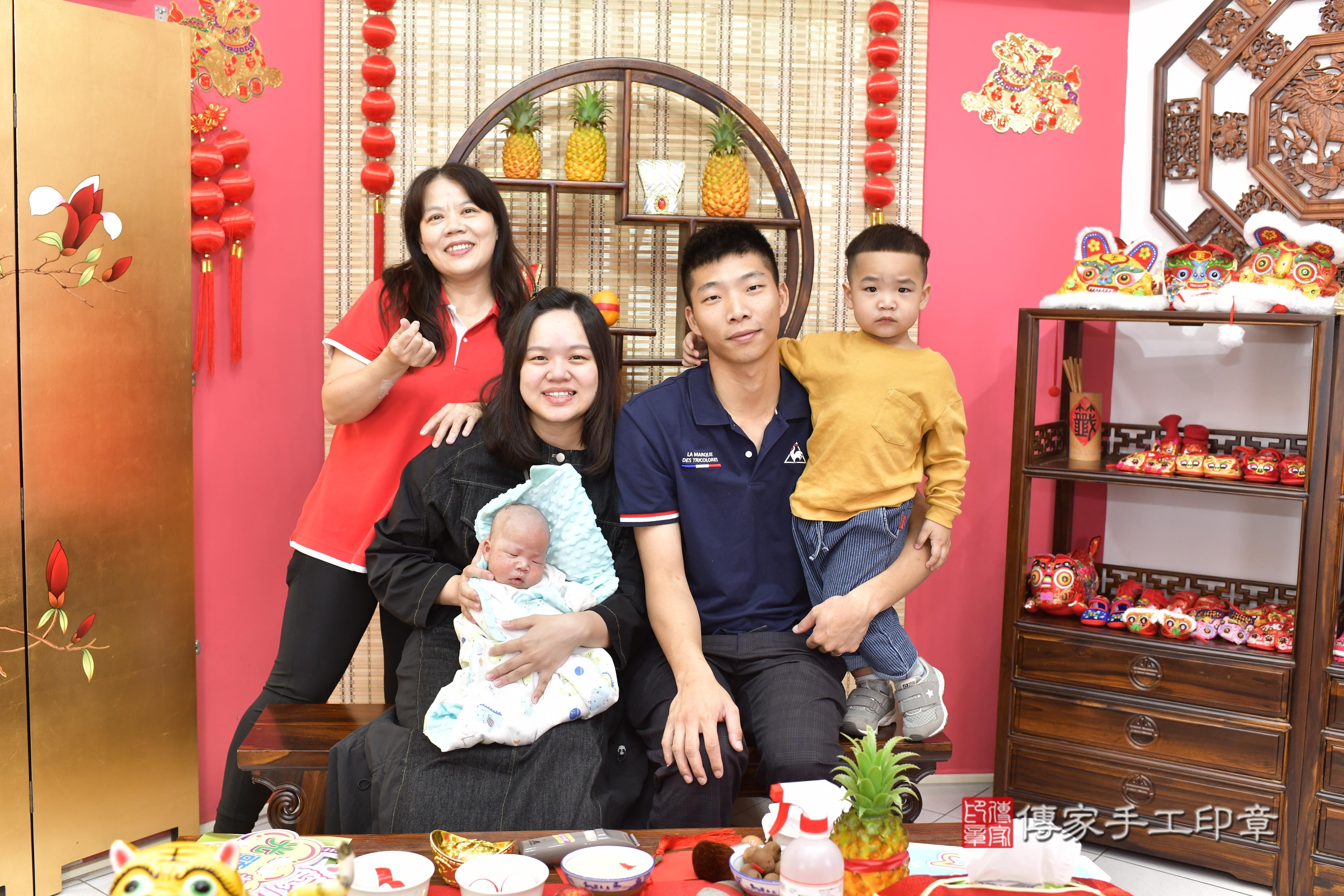 傳家手工印章新竹店、抓周、度脺、中國風會場、傳家嬰兒古禮、吉祥話、抓周道具物品24種、拍照。抓周證書。寶寶抓周、滿周歲、生日快樂、祝福