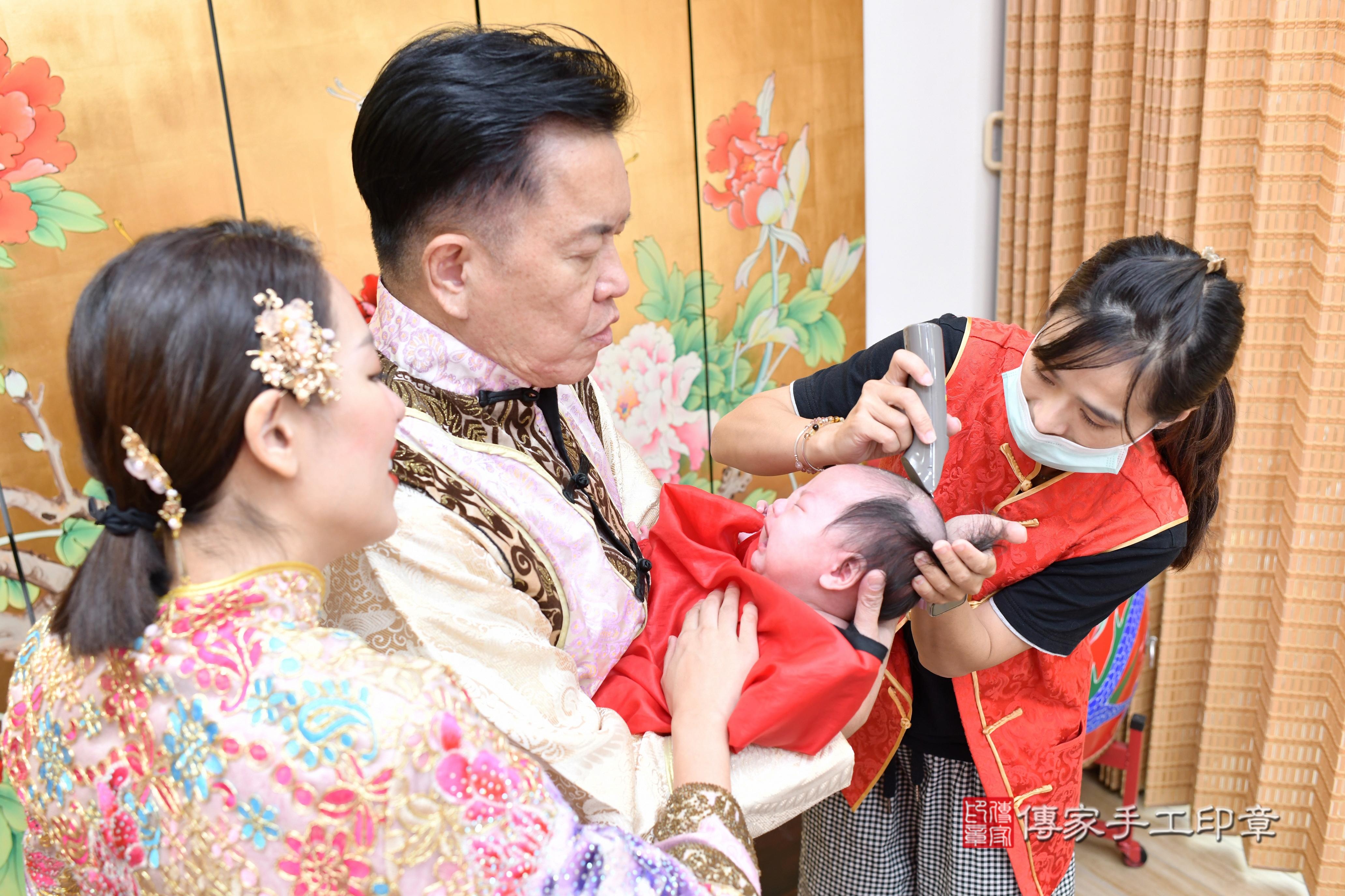 傳家手工印章新北店、抓周、度脺、中國風會場、傳家嬰兒古禮、吉祥話、抓周道具物品24種、拍照。抓周證書。寶寶抓周、滿周歲、生日快樂、祝福