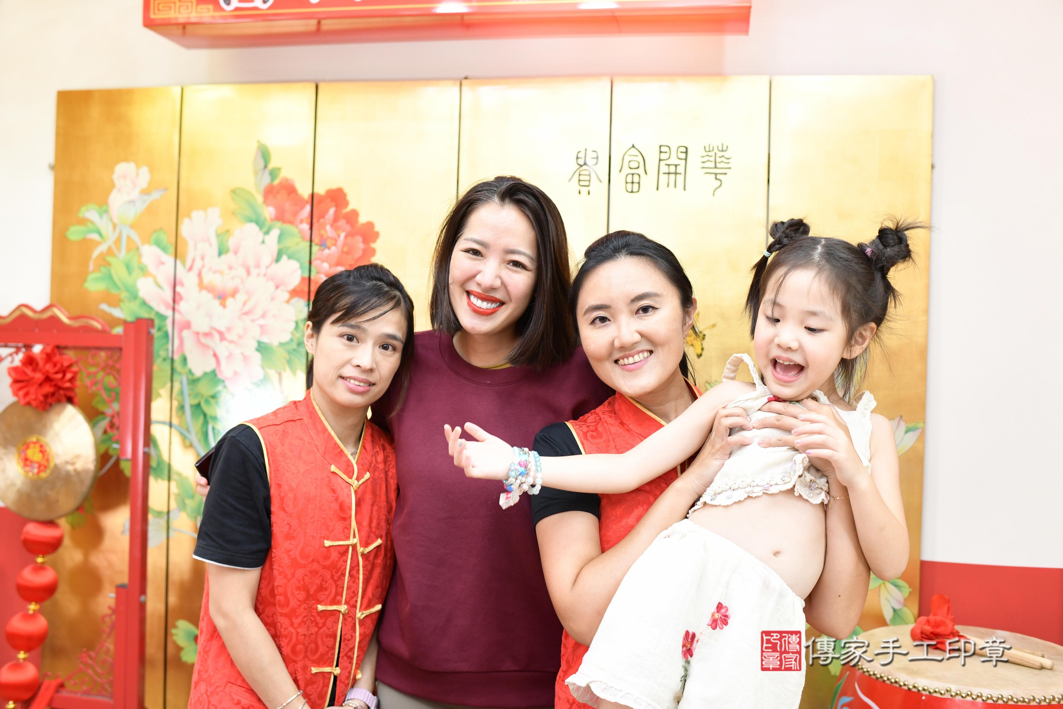 傳家手工印章新北店、抓周、度脺、中國風會場、傳家嬰兒古禮、吉祥話、抓周道具物品24種、拍照。抓周證書。寶寶抓周、滿周歲、生日快樂、祝福