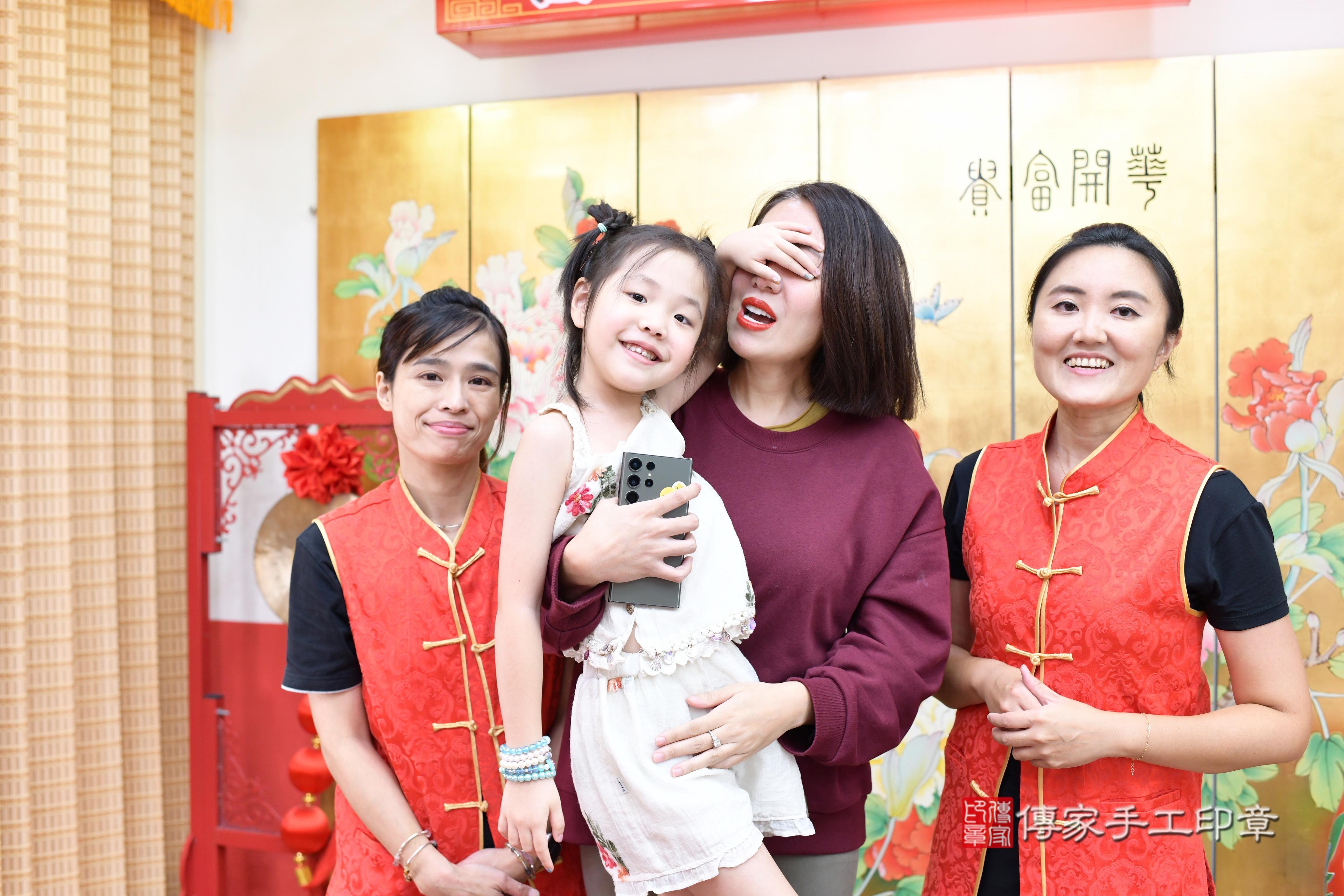 傳家手工印章新北店、抓周、度脺、中國風會場、傳家嬰兒古禮、吉祥話、抓周道具物品24種、拍照。抓周證書。寶寶抓周、滿周歲、生日快樂、祝福
