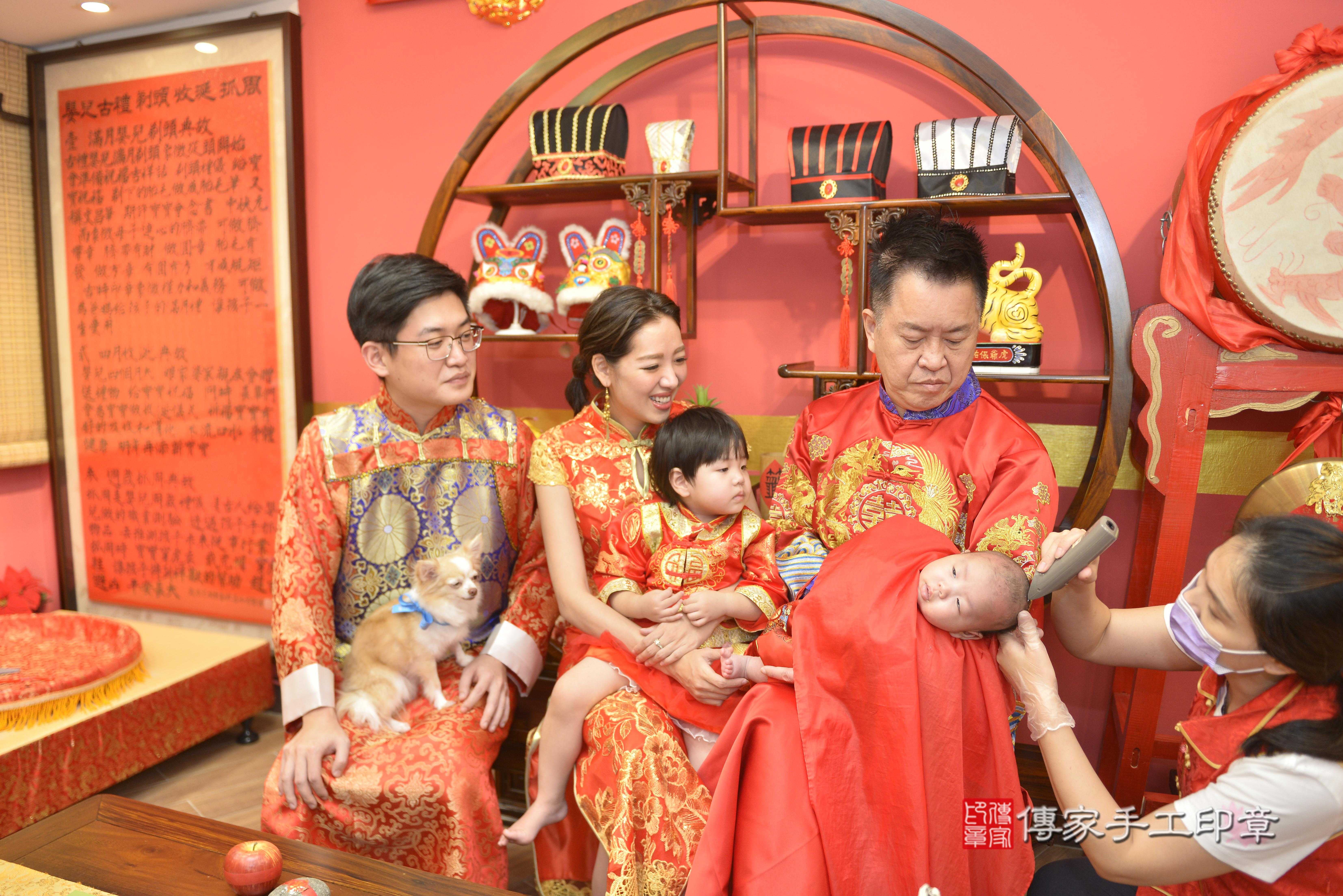 傳家手工印章新北店、抓周、度脺、中國風會場、傳家嬰兒古禮、吉祥話、抓周道具物品24種、拍照。抓周證書。寶寶抓周、滿周歲、生日快樂、祝福