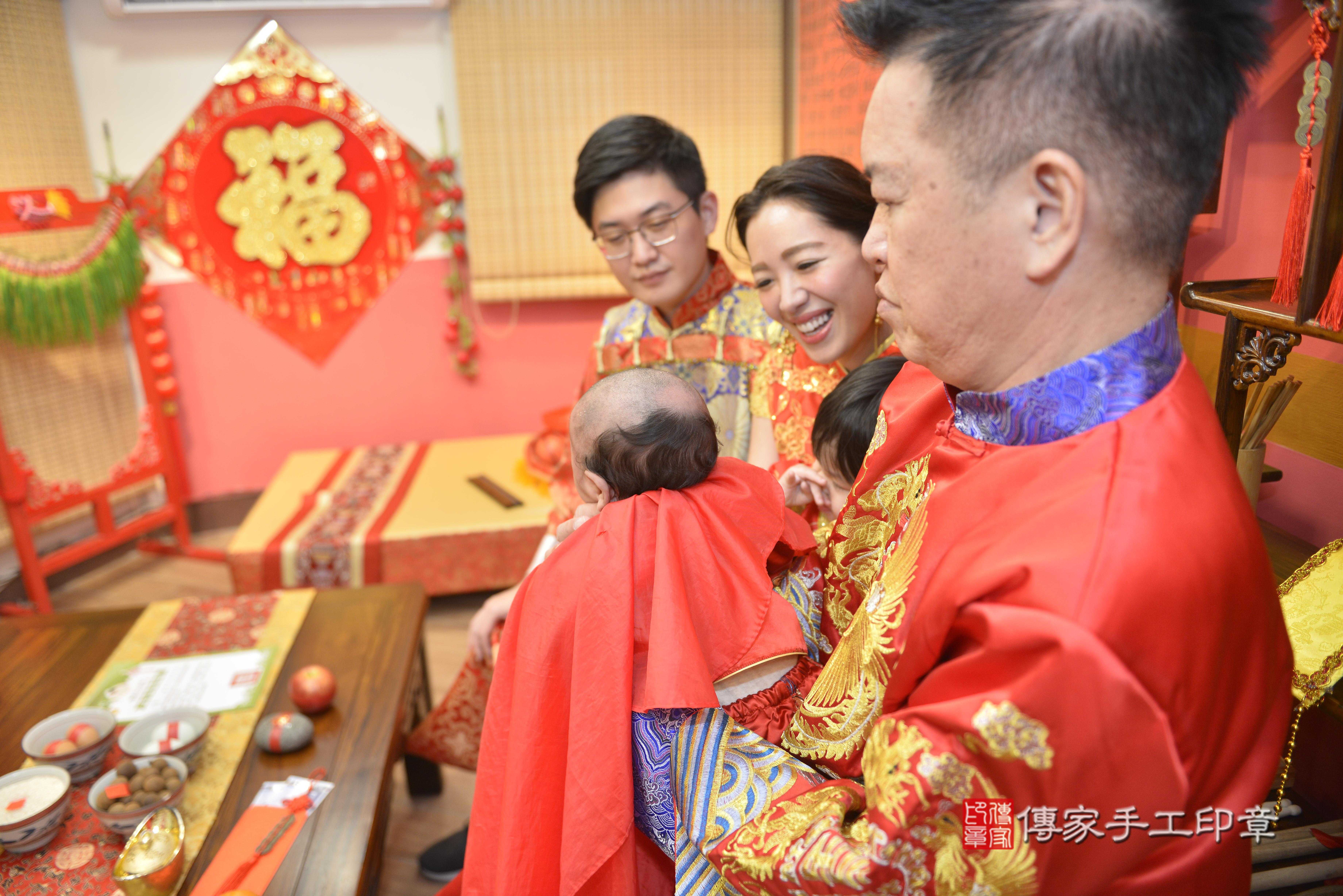 傳家手工印章新北店、抓周、度脺、中國風會場、傳家嬰兒古禮、吉祥話、抓周道具物品24種、拍照。抓周證書。寶寶抓周、滿周歲、生日快樂、祝福