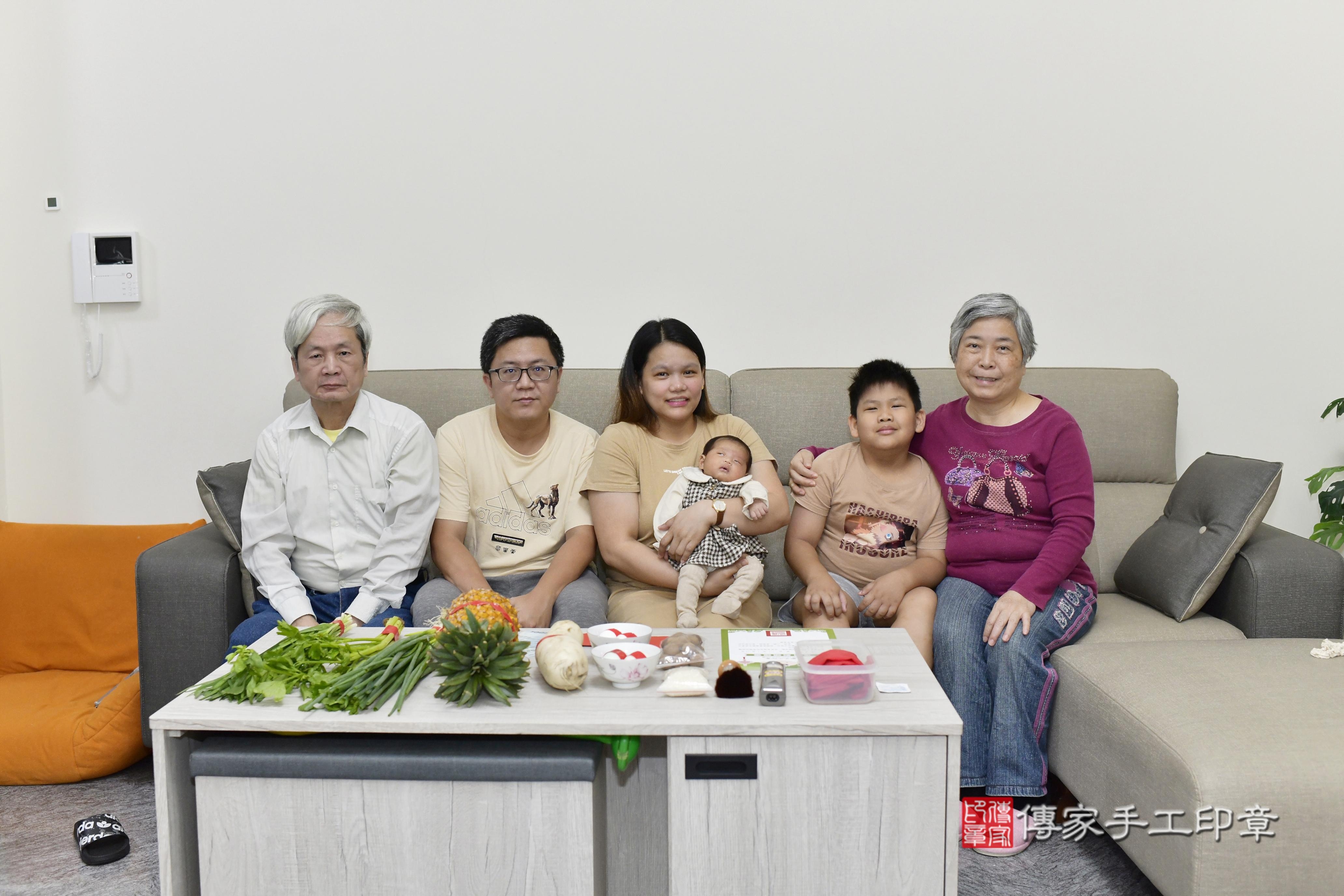 傳家手工印章新竹店、抓周、度脺、中國風會場、傳家嬰兒古禮、吉祥話、抓周道具物品24種、拍照。抓周證書。寶寶抓周、滿周歲、生日快樂、祝福