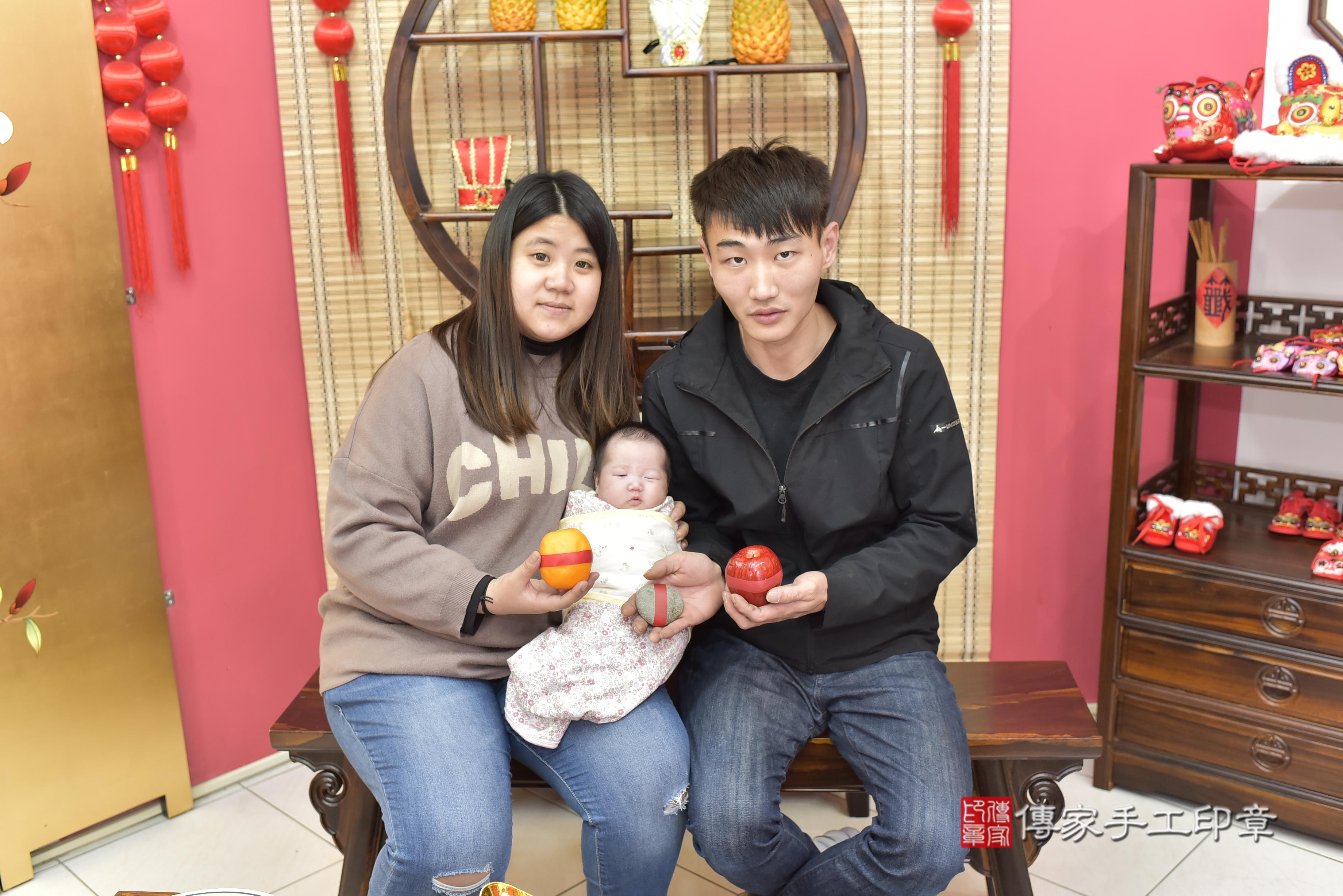 傳家手工印章新竹店、抓周、度脺、中國風會場、傳家嬰兒古禮、吉祥話、抓周道具物品24種、拍照。抓周證書。寶寶抓周、滿周歲、生日快樂、祝福