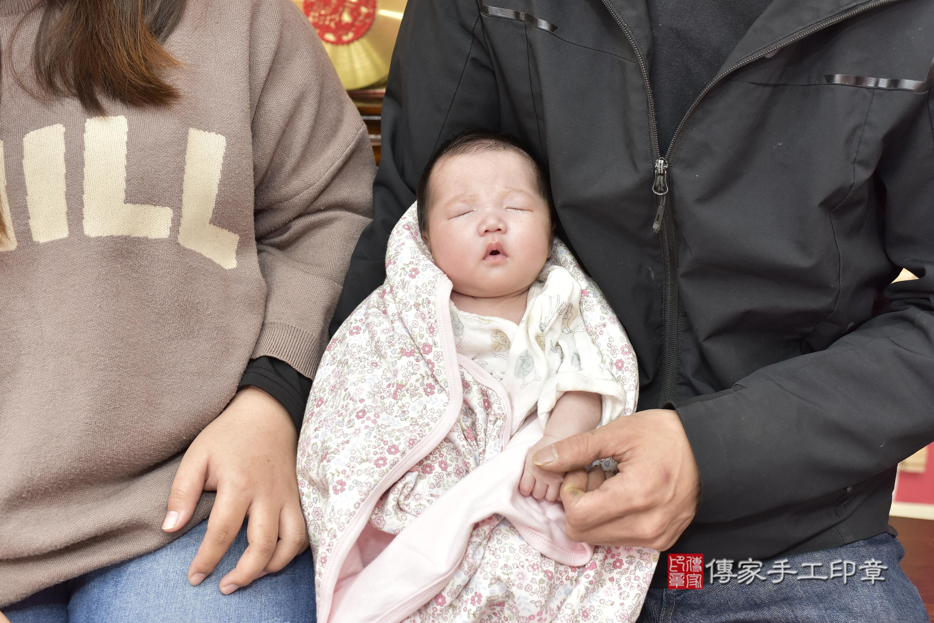 傳家手工印章新竹店、抓周、度脺、中國風會場、傳家嬰兒古禮、吉祥話、抓周道具物品24種、拍照。抓周證書。寶寶抓周、滿周歲、生日快樂、祝福