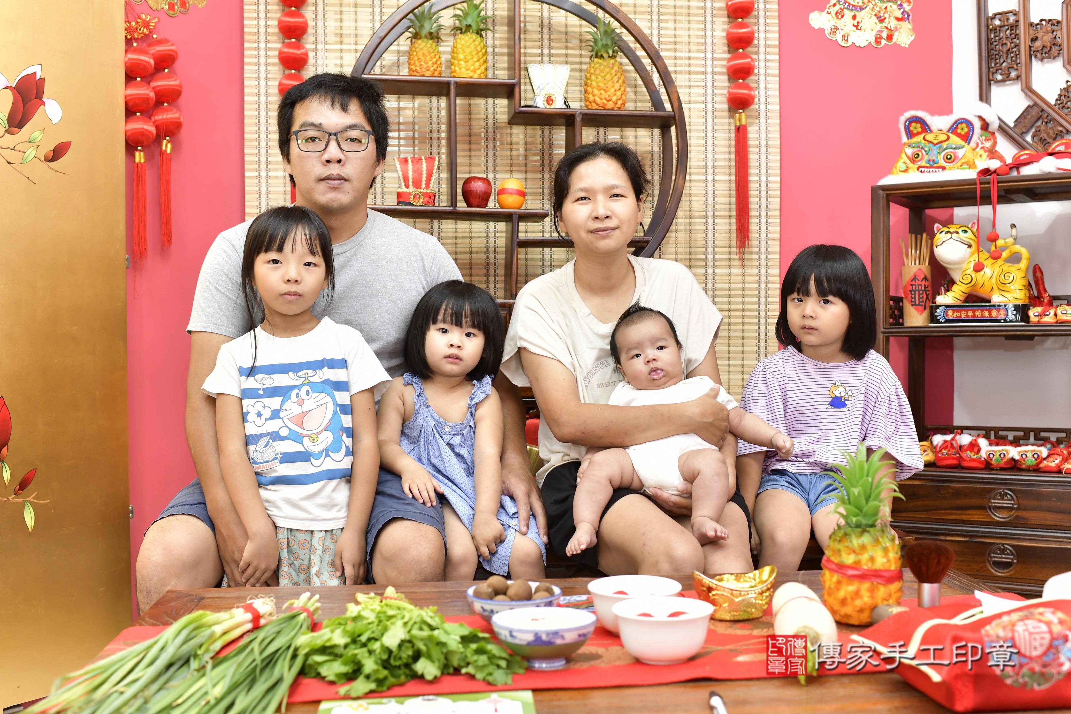 傳家手工印章新竹店、抓周、度脺、中國風會場、傳家嬰兒古禮、吉祥話、抓周道具物品24種、拍照。抓周證書。寶寶抓周、滿周歲、生日快樂、祝福