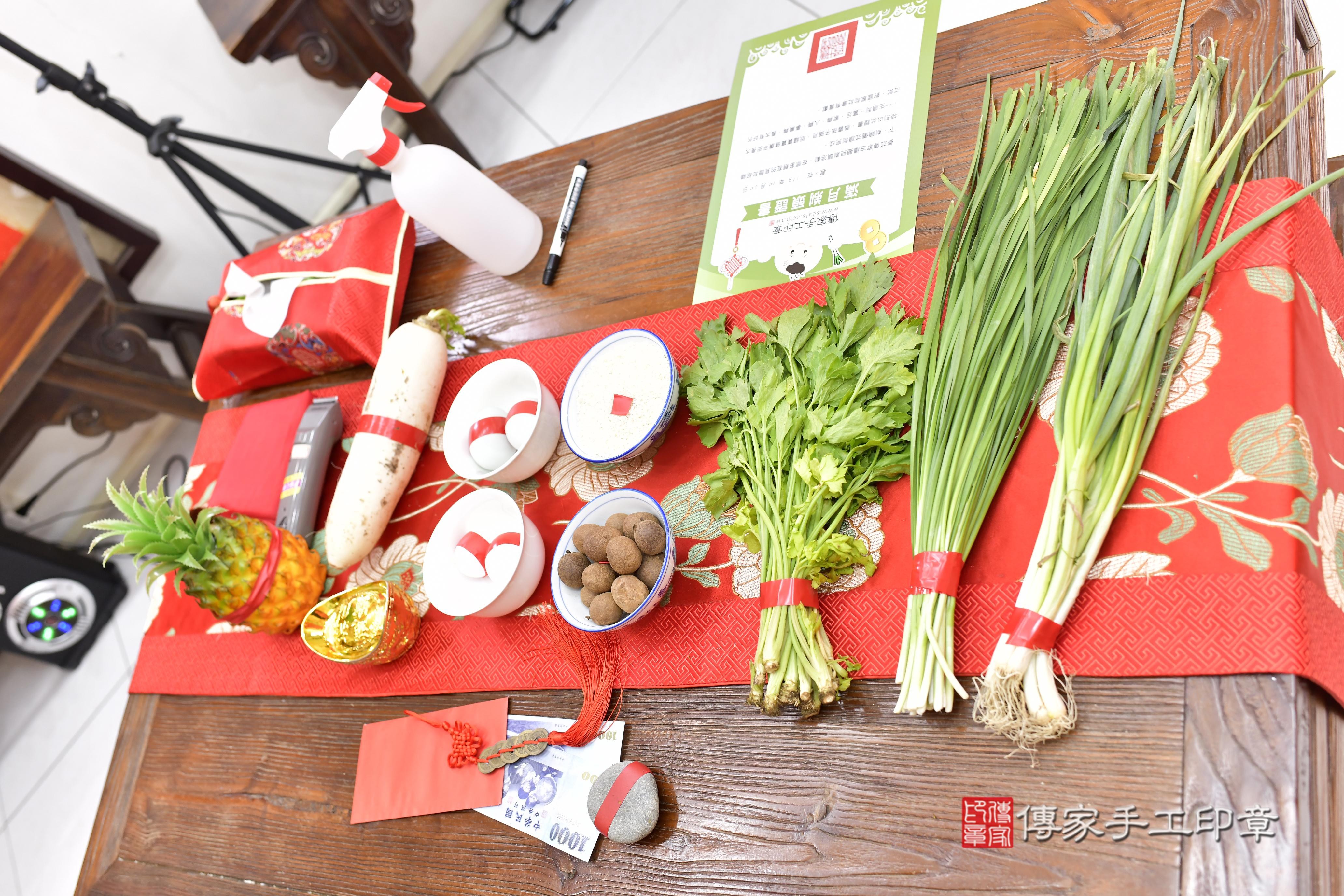 傳家手工印章新竹店、抓周、度脺、中國風會場、傳家嬰兒古禮、吉祥話、抓周道具物品24種、拍照。抓周證書。寶寶抓周、滿周歲、生日快樂、祝福