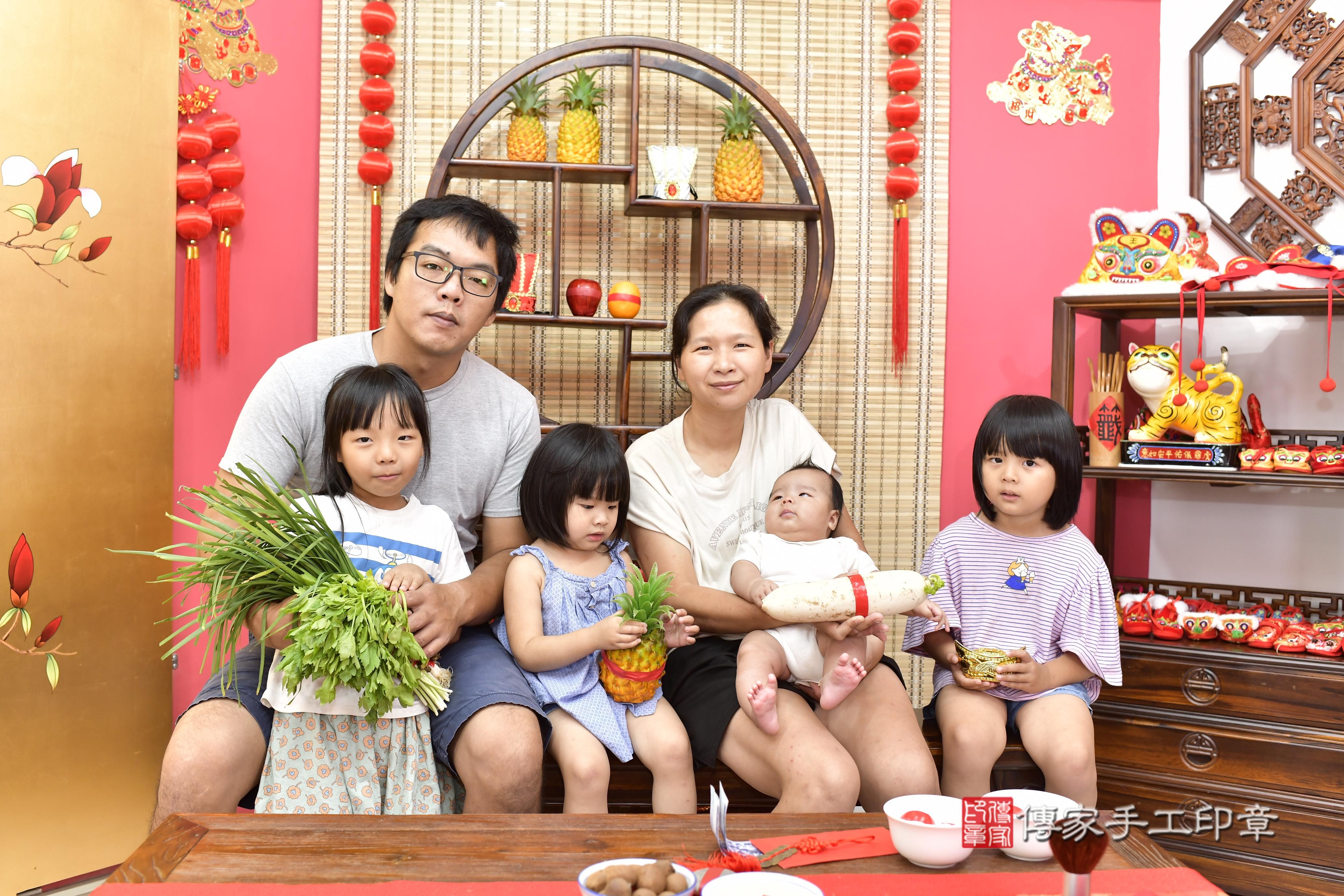 傳家手工印章新竹店、抓周、度脺、中國風會場、傳家嬰兒古禮、吉祥話、抓周道具物品24種、拍照。抓周證書。寶寶抓周、滿周歲、生日快樂、祝福
