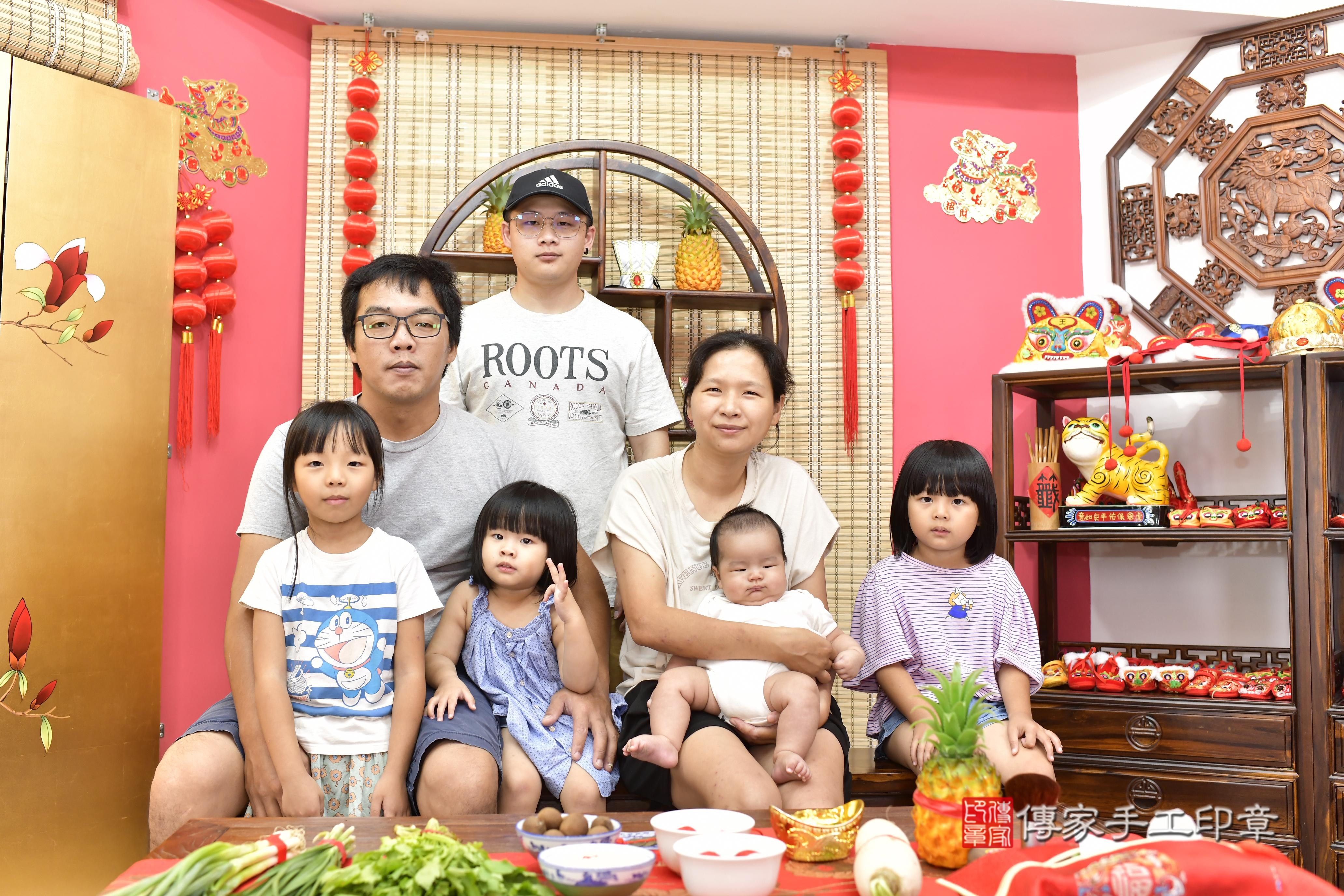 傳家手工印章新竹店、抓周、度脺、中國風會場、傳家嬰兒古禮、吉祥話、抓周道具物品24種、拍照。抓周證書。寶寶抓周、滿周歲、生日快樂、祝福