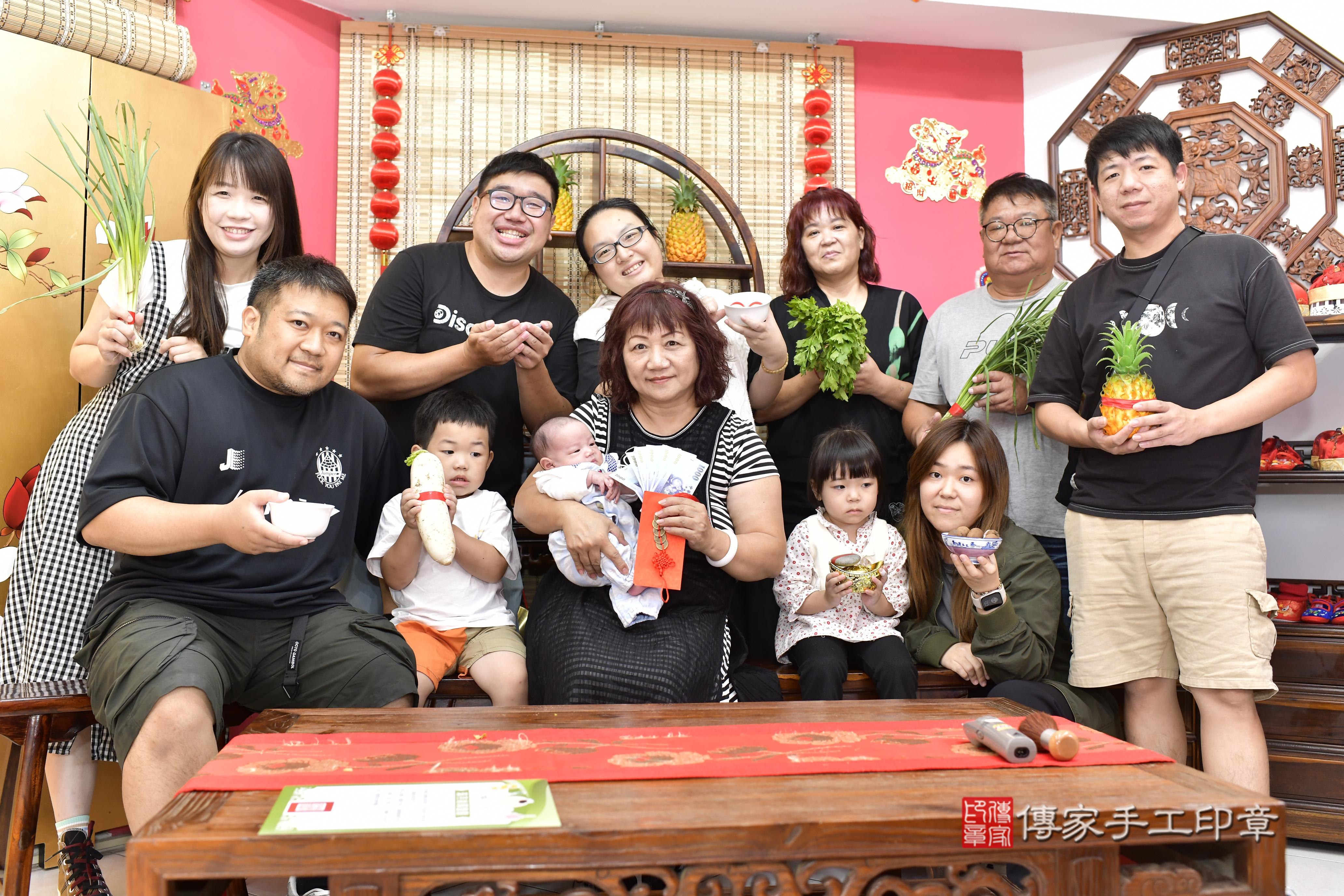 傳家手工印章新竹店、抓周、度脺、中國風會場、傳家嬰兒古禮、吉祥話、抓周道具物品24種、拍照。抓周證書。寶寶抓周、滿周歲、生日快樂、祝福