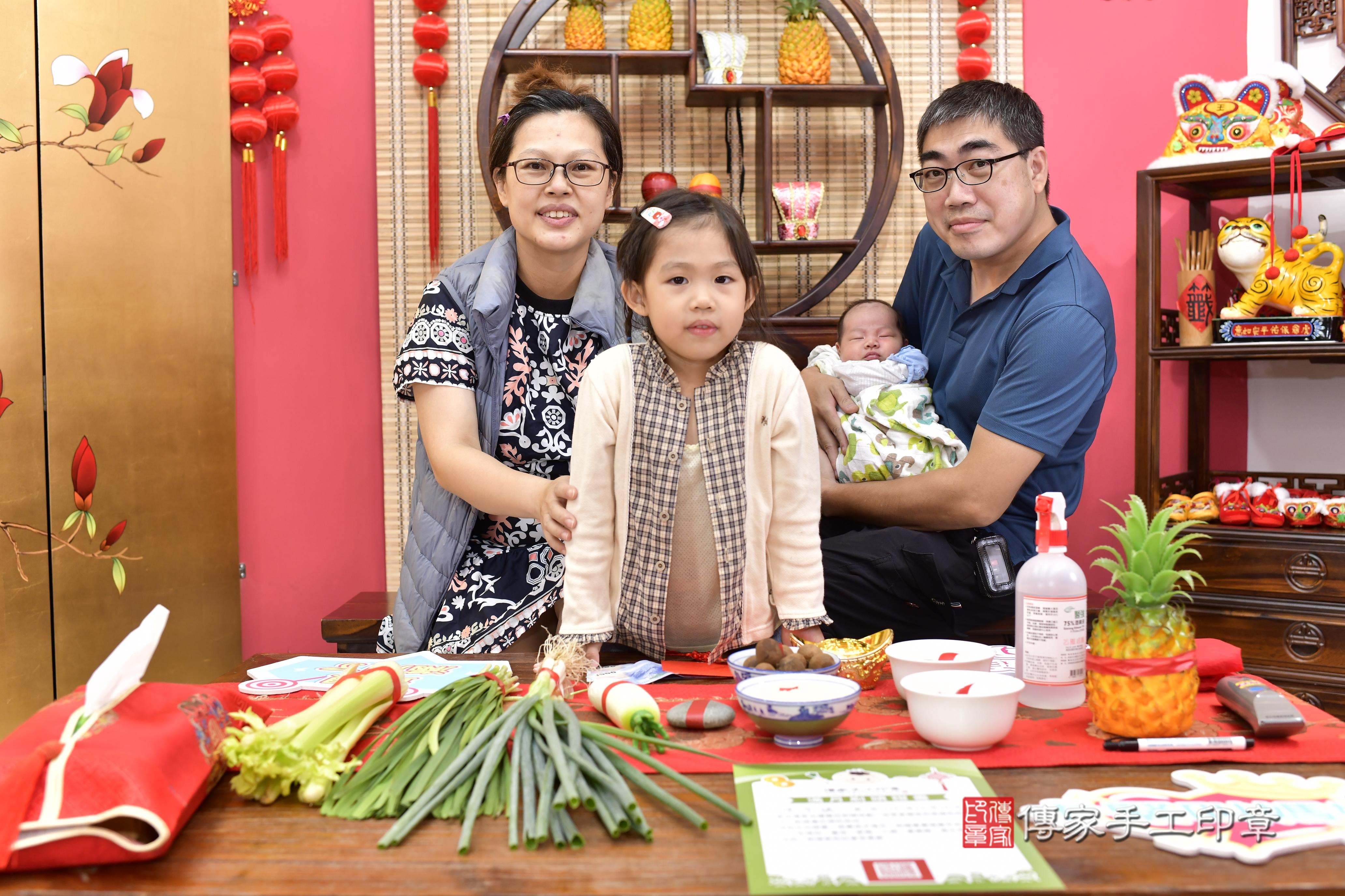 傳家手工印章新竹店、抓周、度脺、中國風會場、傳家嬰兒古禮、吉祥話、抓周道具物品24種、拍照。抓周證書。寶寶抓周、滿周歲、生日快樂、祝福