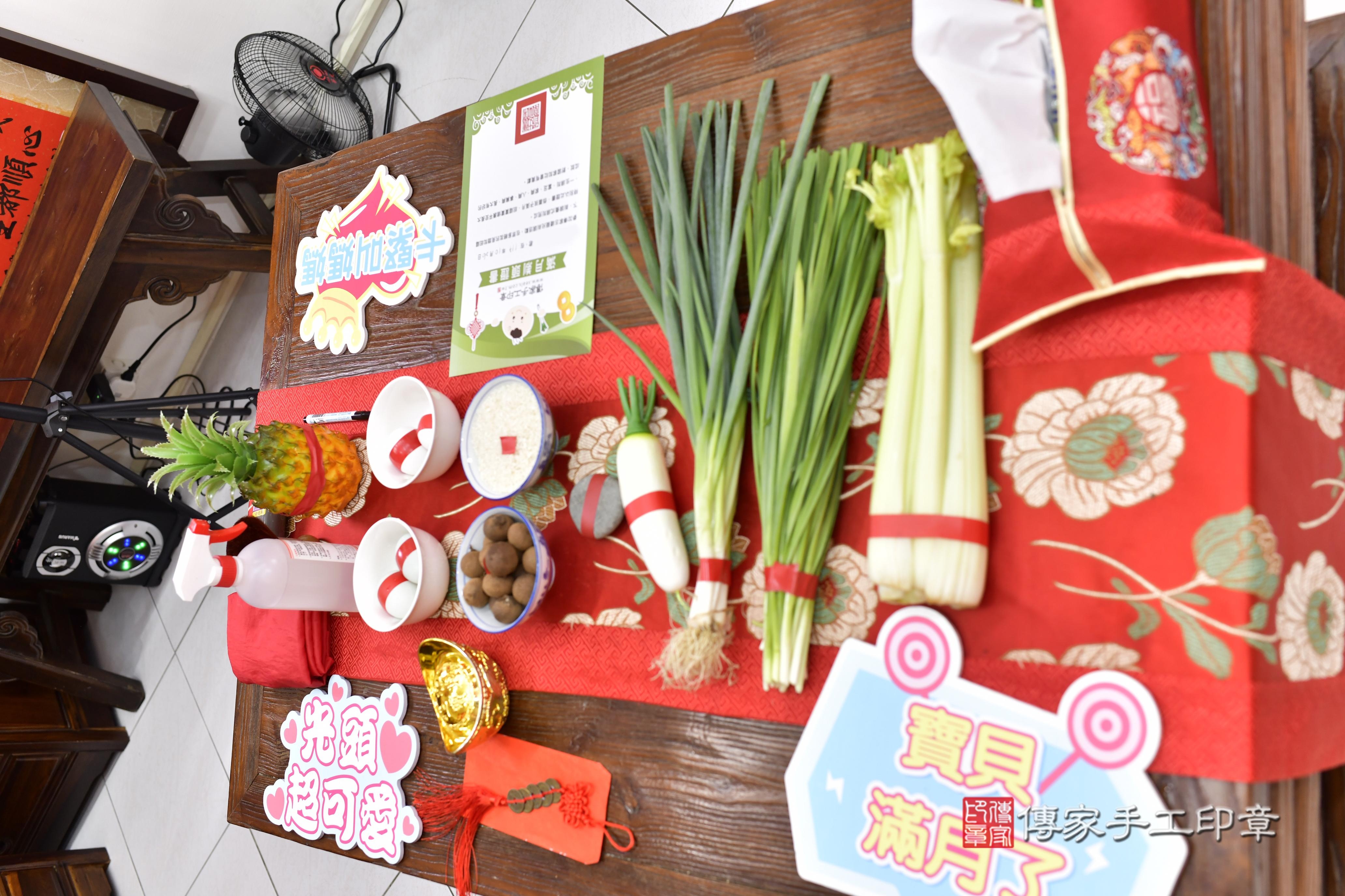 傳家手工印章新竹店、抓周、度脺、中國風會場、傳家嬰兒古禮、吉祥話、抓周道具物品24種、拍照。抓周證書。寶寶抓周、滿周歲、生日快樂、祝福