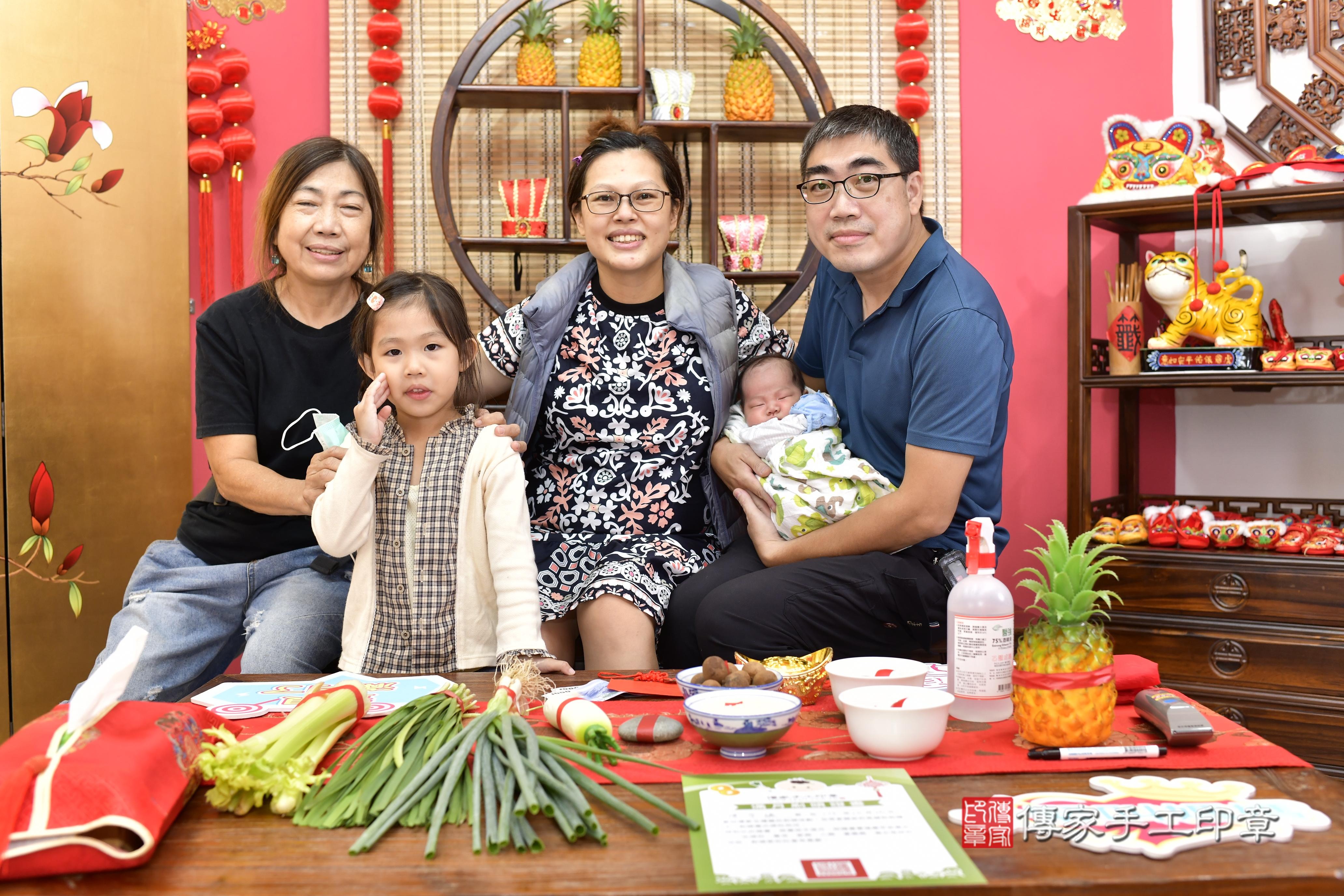 傳家手工印章新竹店、抓周、度脺、中國風會場、傳家嬰兒古禮、吉祥話、抓周道具物品24種、拍照。抓周證書。寶寶抓周、滿周歲、生日快樂、祝福