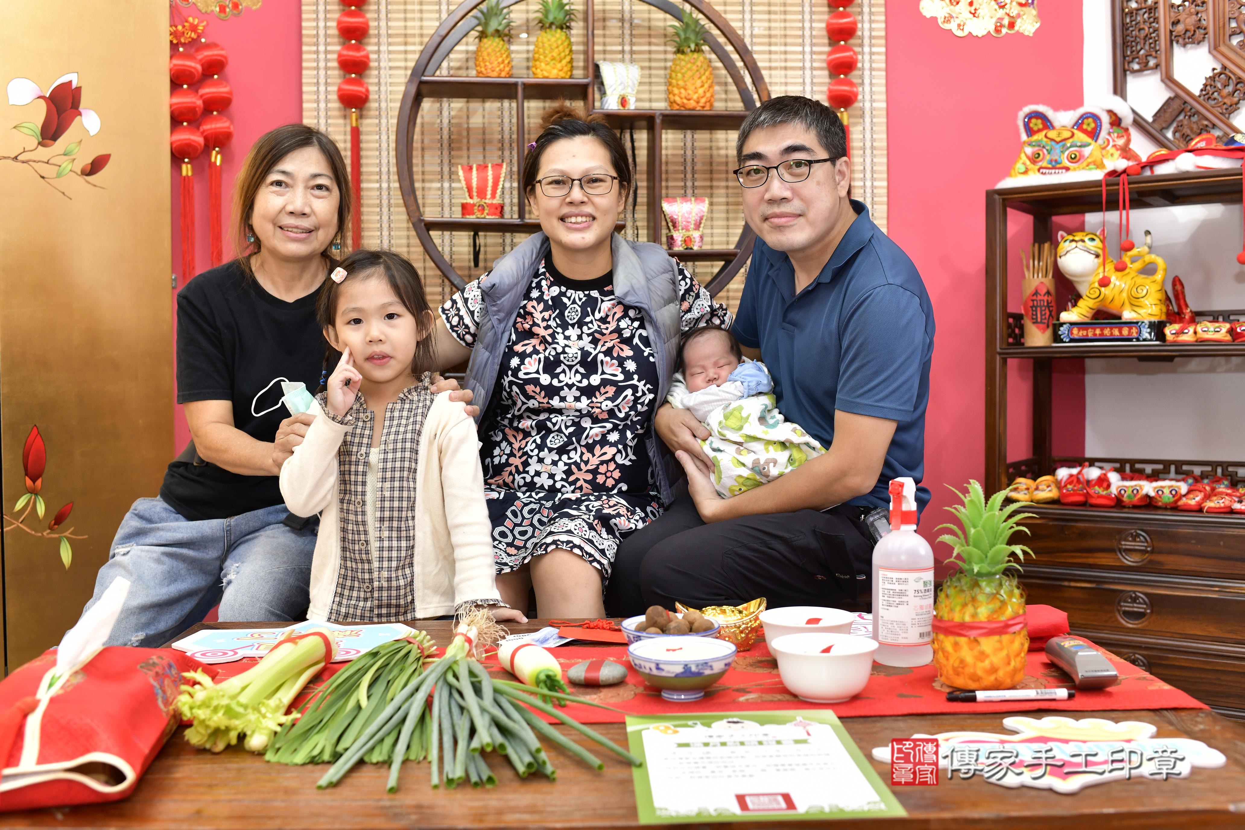 傳家手工印章新竹店、抓周、度脺、中國風會場、傳家嬰兒古禮、吉祥話、抓周道具物品24種、拍照。抓周證書。寶寶抓周、滿周歲、生日快樂、祝福