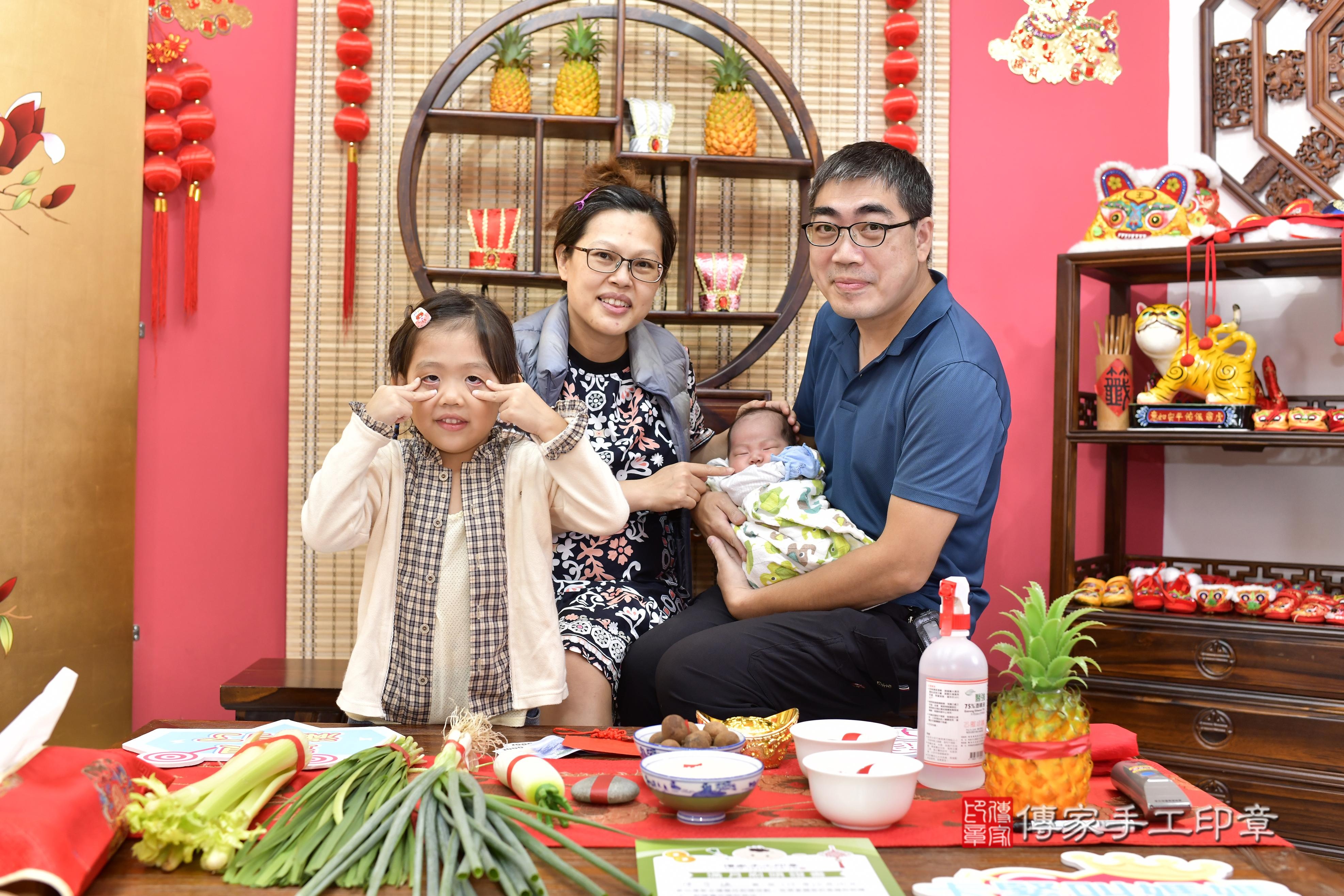 傳家手工印章新竹店、抓周、度脺、中國風會場、傳家嬰兒古禮、吉祥話、抓周道具物品24種、拍照。抓周證書。寶寶抓周、滿周歲、生日快樂、祝福