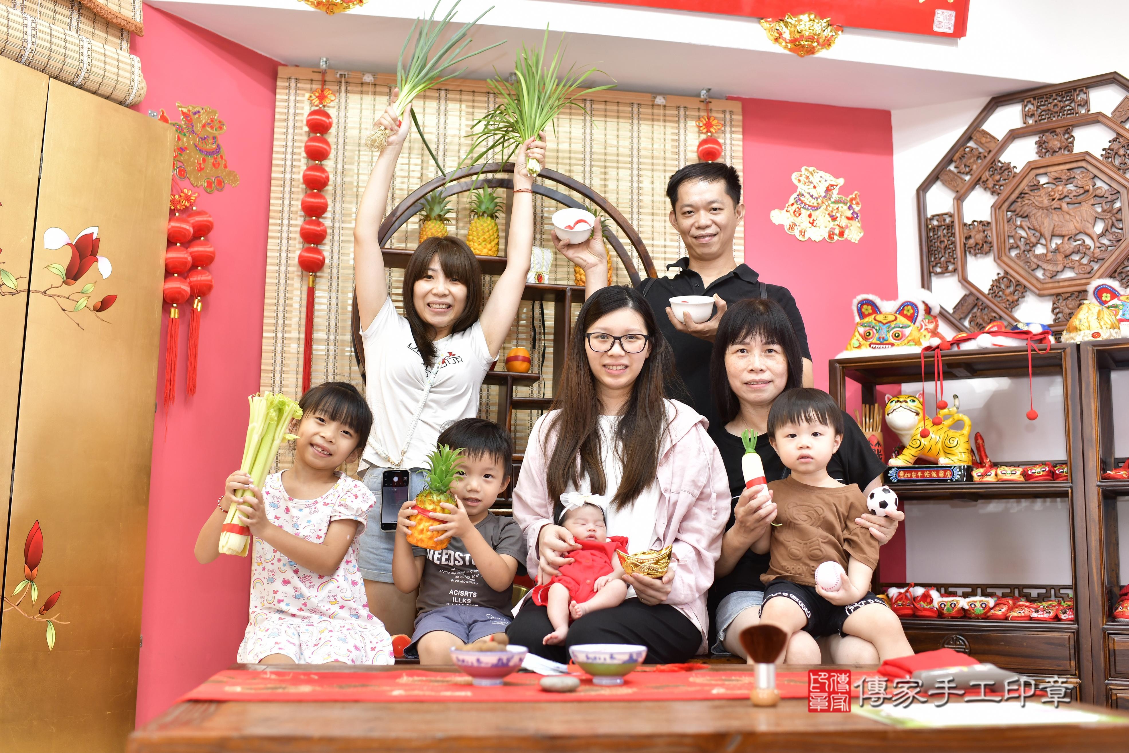 傳家手工印章新竹店、抓周、度脺、中國風會場、傳家嬰兒古禮、吉祥話、抓周道具物品24種、拍照。抓周證書。寶寶抓周、滿周歲、生日快樂、祝福