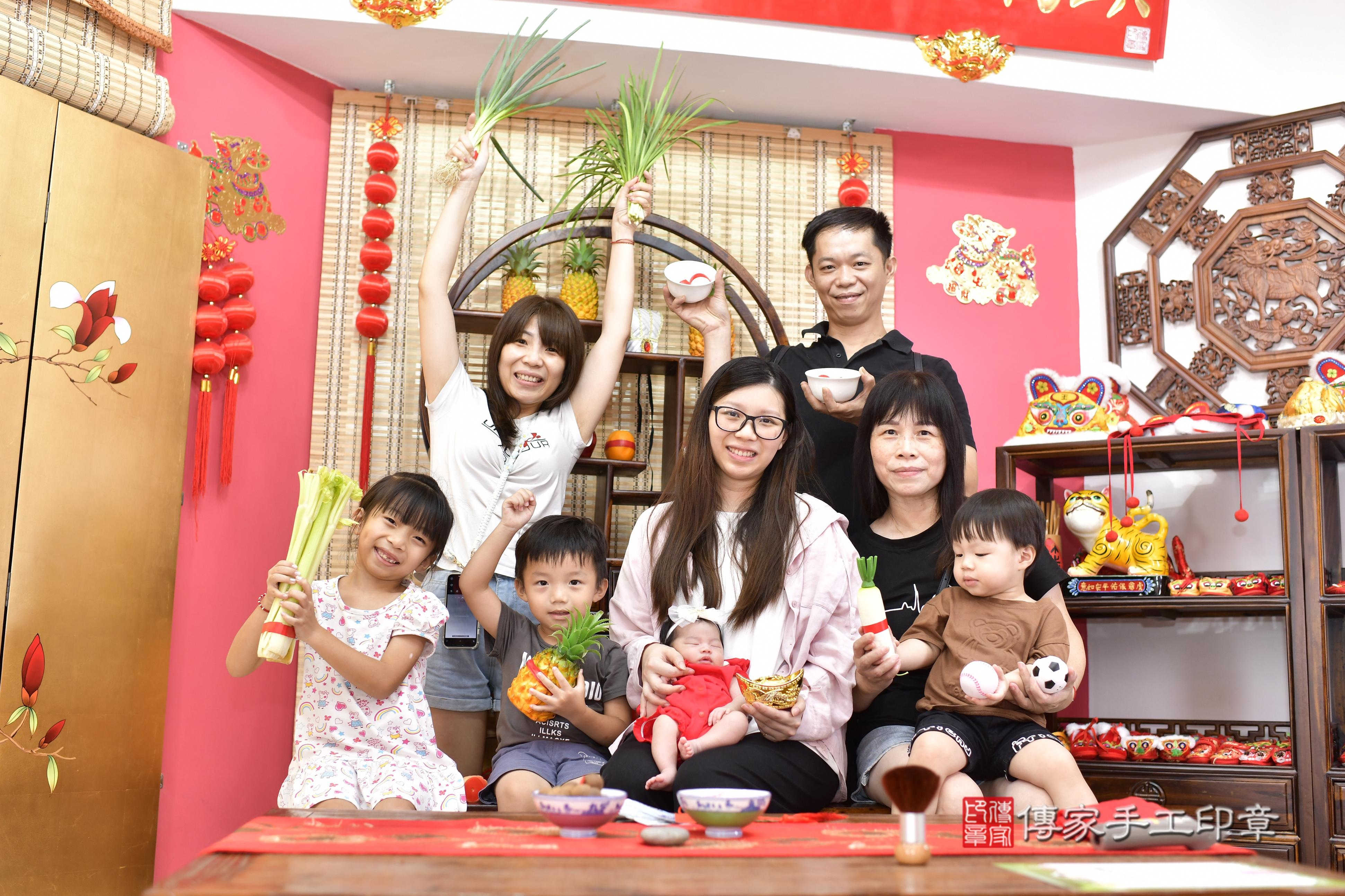 傳家手工印章新竹店、抓周、度脺、中國風會場、傳家嬰兒古禮、吉祥話、抓周道具物品24種、拍照。抓周證書。寶寶抓周、滿周歲、生日快樂、祝福