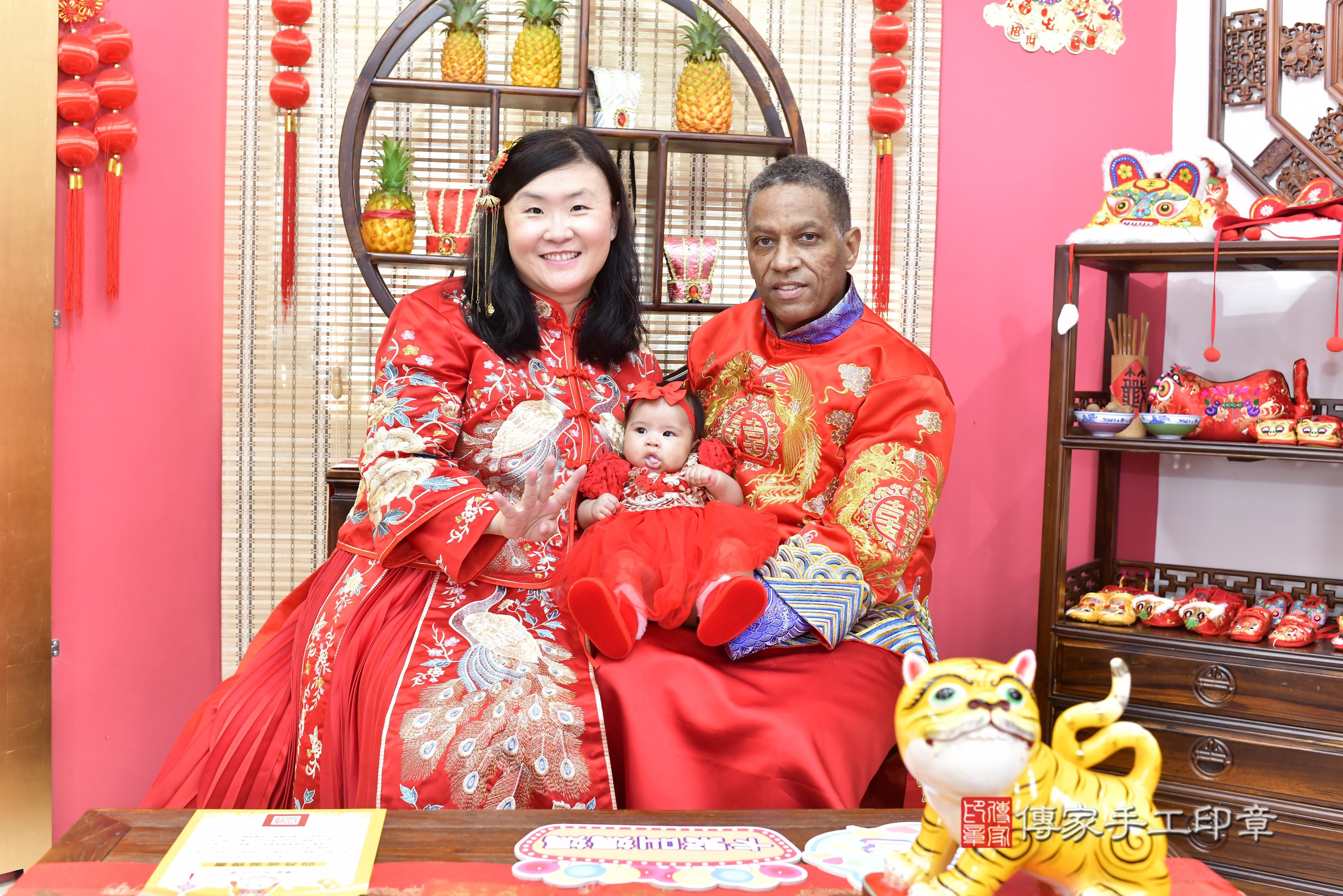 傳家手工印章新竹店、抓周、度脺、中國風會場、傳家嬰兒古禮、吉祥話、抓周道具物品24種、拍照。抓周證書。寶寶抓周、滿周歲、生日快樂、祝福