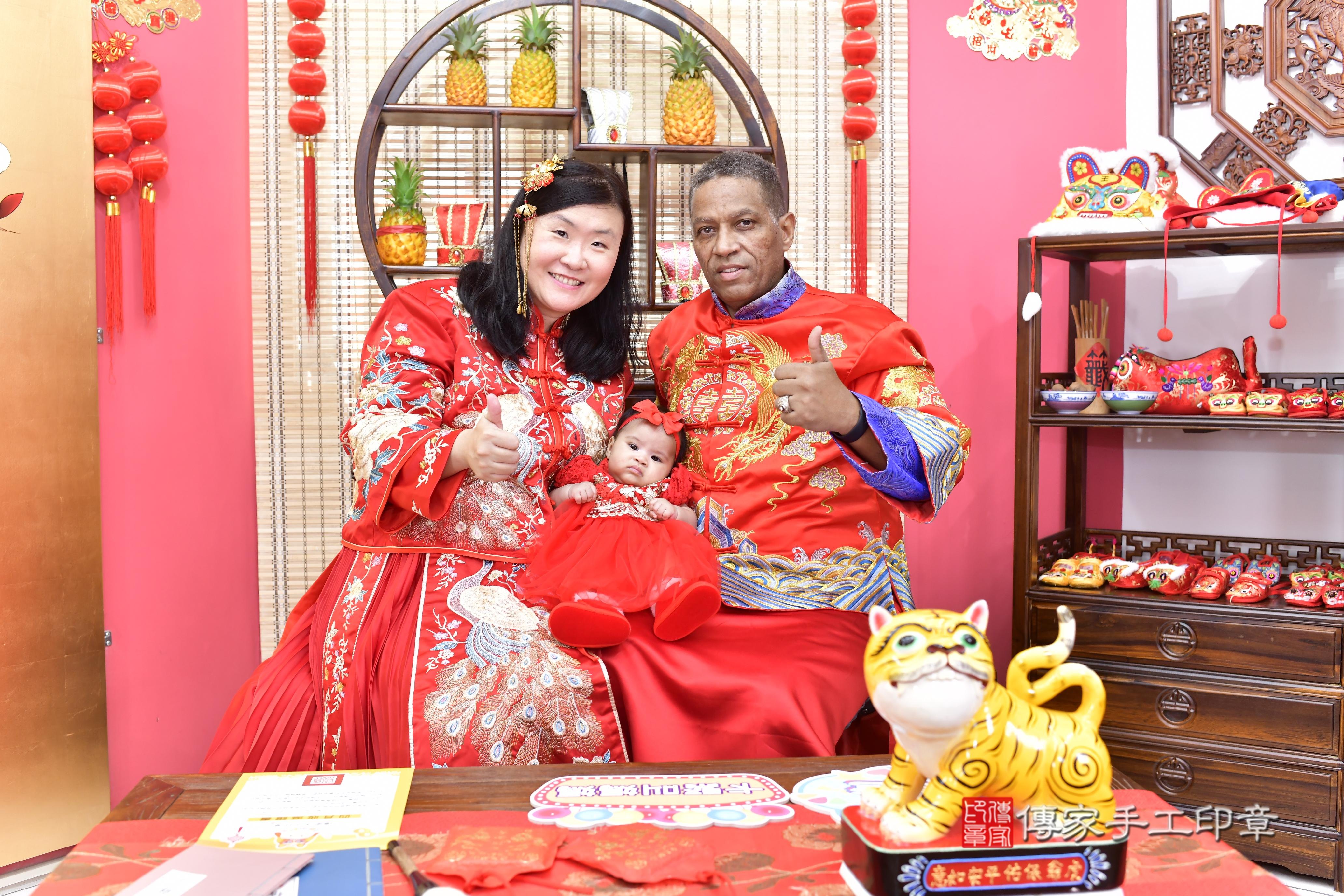 傳家手工印章新竹店、抓周、度脺、中國風會場、傳家嬰兒古禮、吉祥話、抓周道具物品24種、拍照。抓周證書。寶寶抓周、滿周歲、生日快樂、祝福