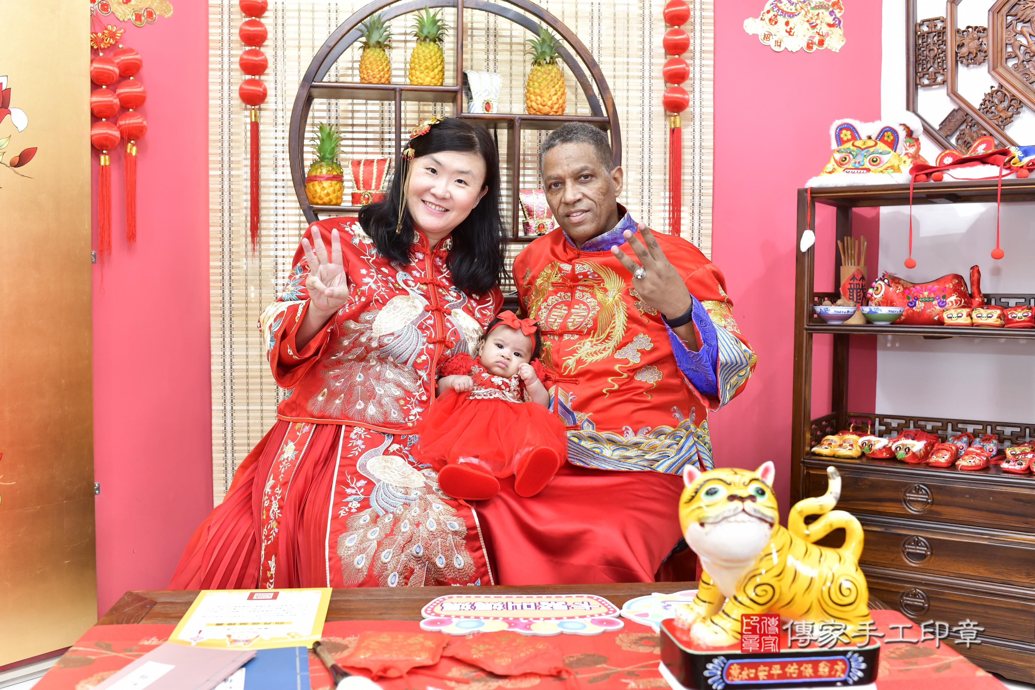 傳家手工印章新竹店、抓周、度脺、中國風會場、傳家嬰兒古禮、吉祥話、抓周道具物品24種、拍照。抓周證書。寶寶抓周、滿周歲、生日快樂、祝福