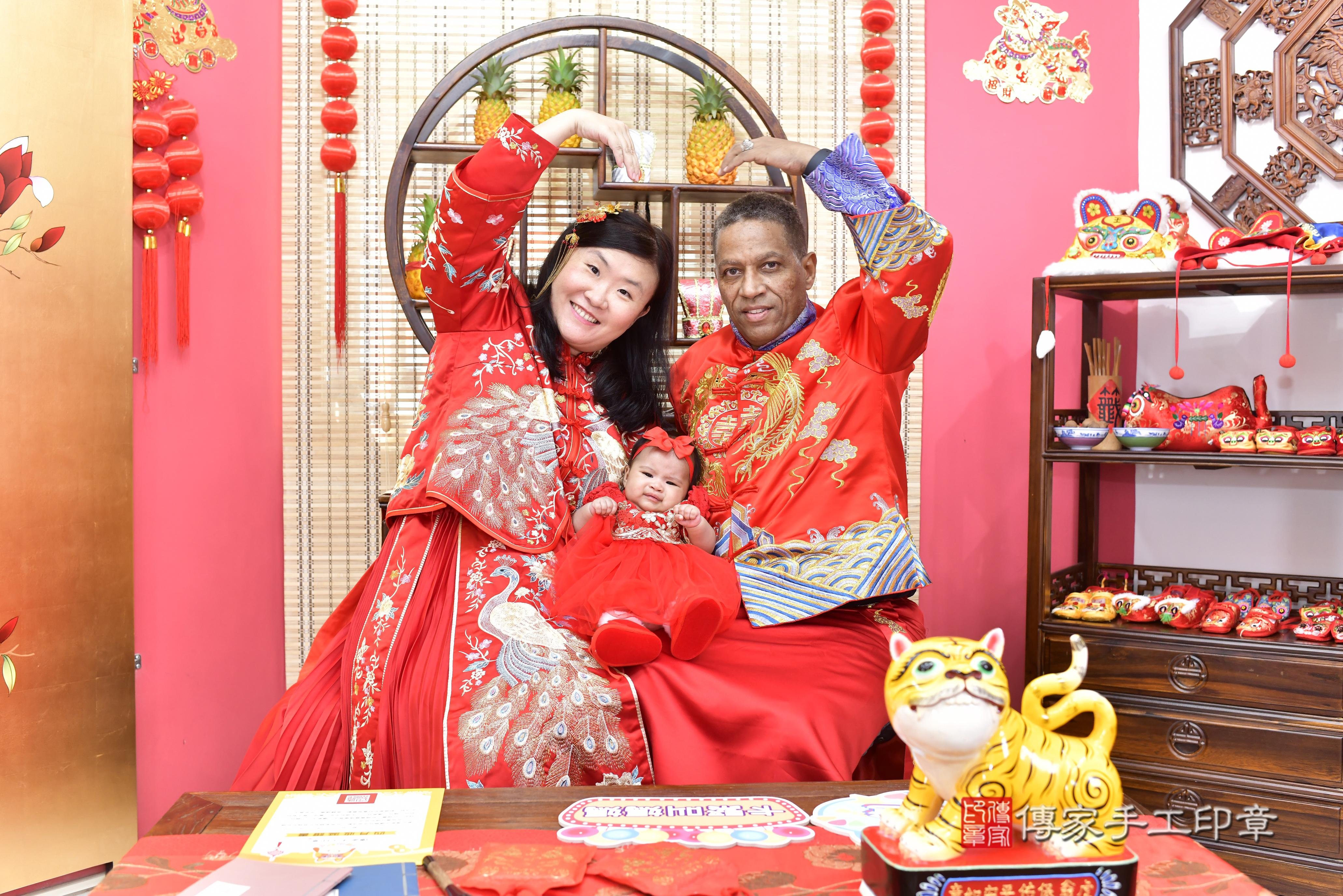 傳家手工印章新竹店、抓周、度脺、中國風會場、傳家嬰兒古禮、吉祥話、抓周道具物品24種、拍照。抓周證書。寶寶抓周、滿周歲、生日快樂、祝福