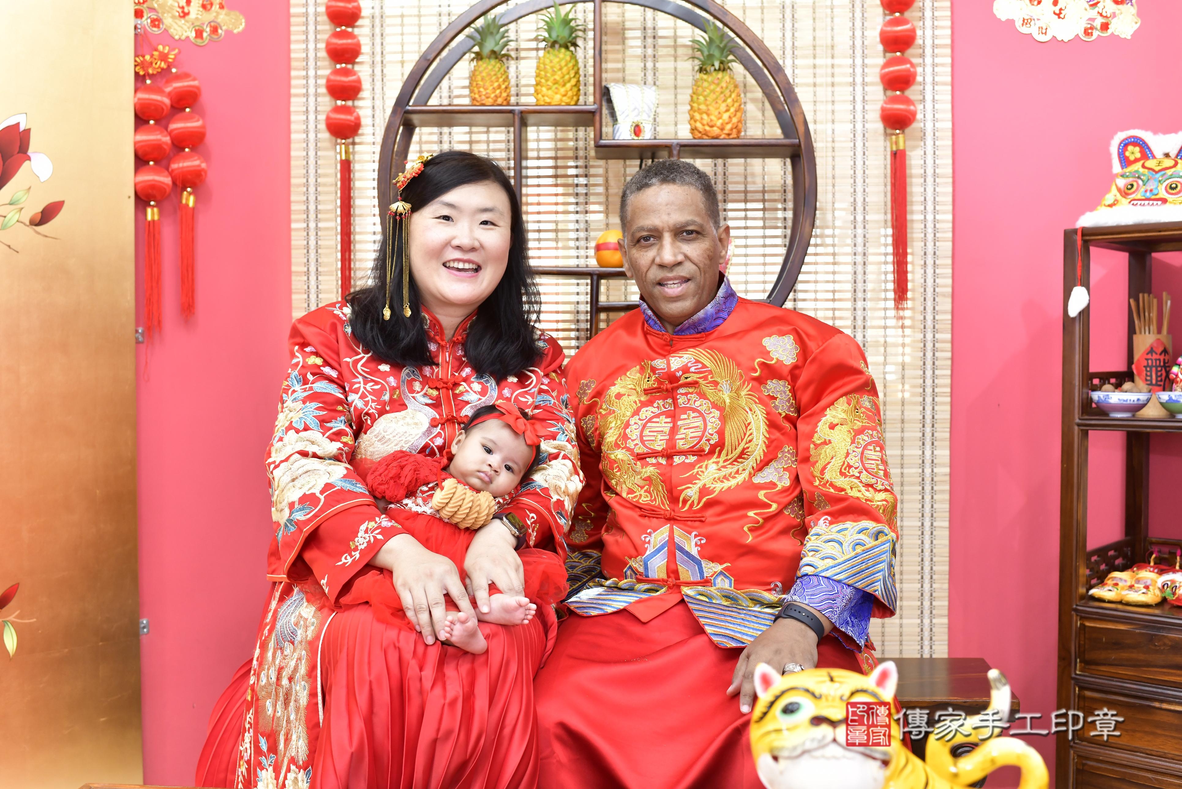 傳家手工印章新竹店、抓周、度脺、中國風會場、傳家嬰兒古禮、吉祥話、抓周道具物品24種、拍照。抓周證書。寶寶抓周、滿周歲、生日快樂、祝福