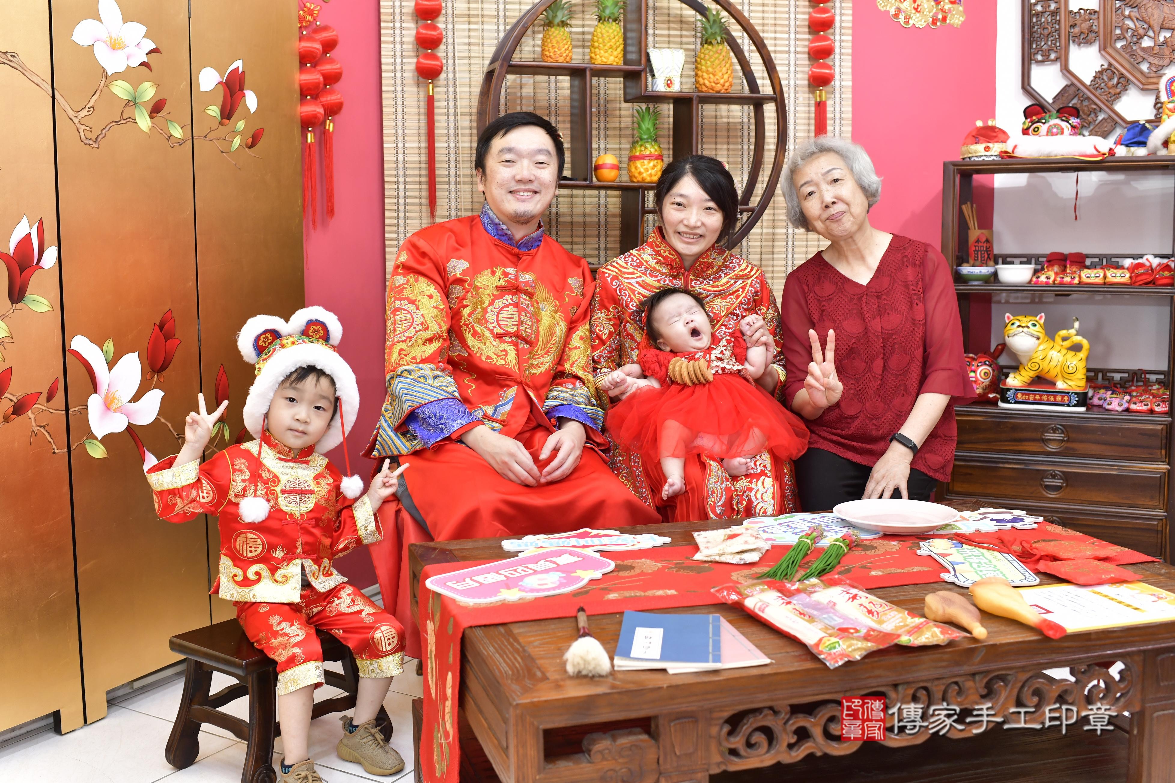 傳家手工印章新竹店、抓周、度脺、中國風會場、傳家嬰兒古禮、吉祥話、抓周道具物品24種、拍照。抓周證書。寶寶抓周、滿周歲、生日快樂、祝福