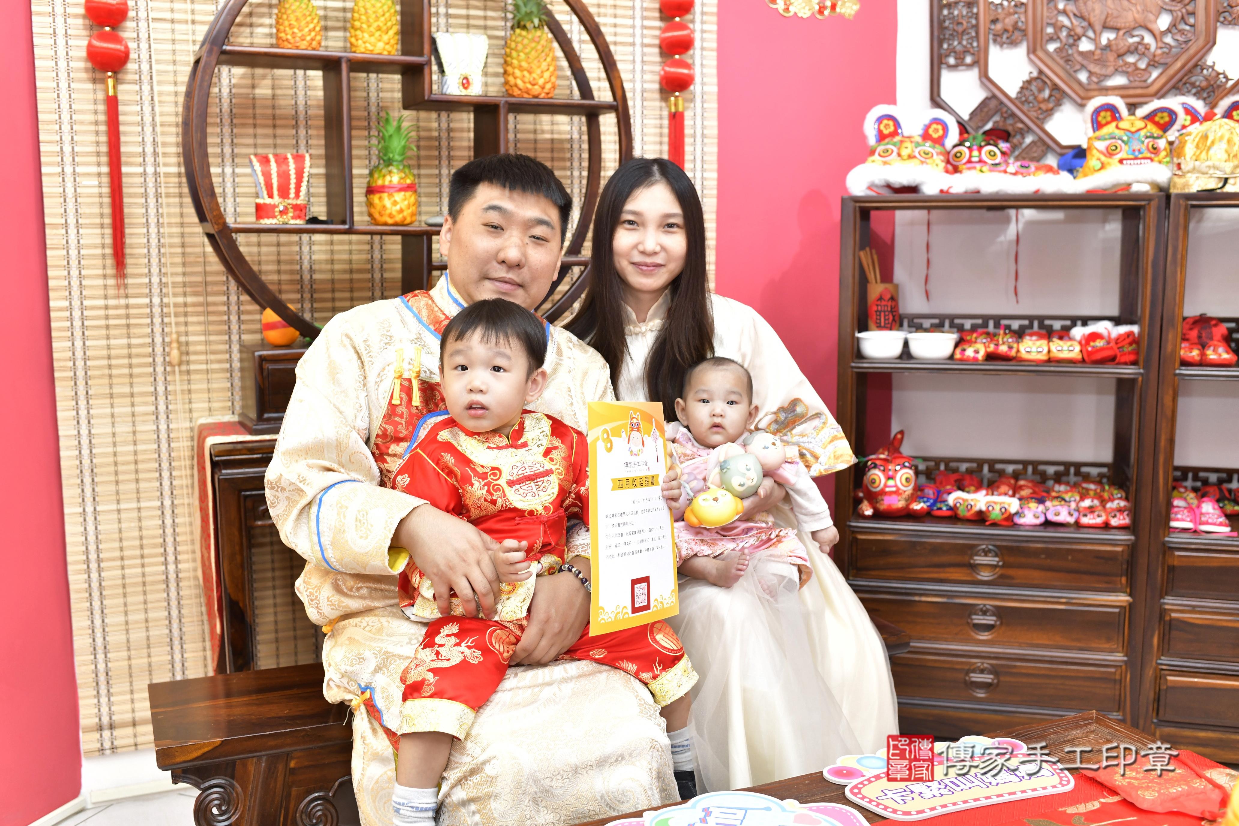 傳家手工印章新竹店、抓周、度脺、中國風會場、傳家嬰兒古禮、吉祥話、抓周道具物品24種、拍照。抓周證書。寶寶抓周、滿周歲、生日快樂、祝福