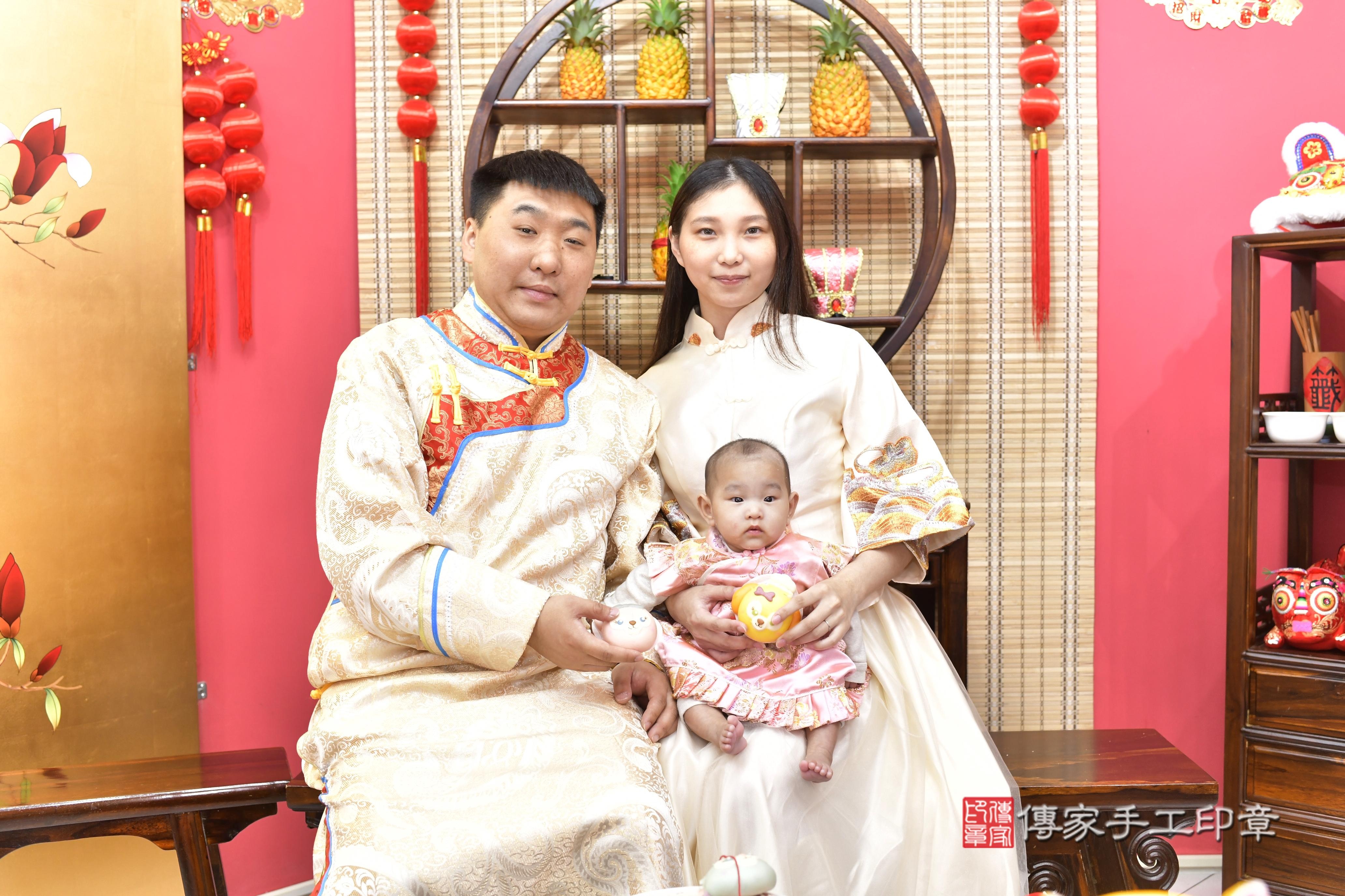 傳家手工印章新竹店、抓周、度脺、中國風會場、傳家嬰兒古禮、吉祥話、抓周道具物品24種、拍照。抓周證書。寶寶抓周、滿周歲、生日快樂、祝福