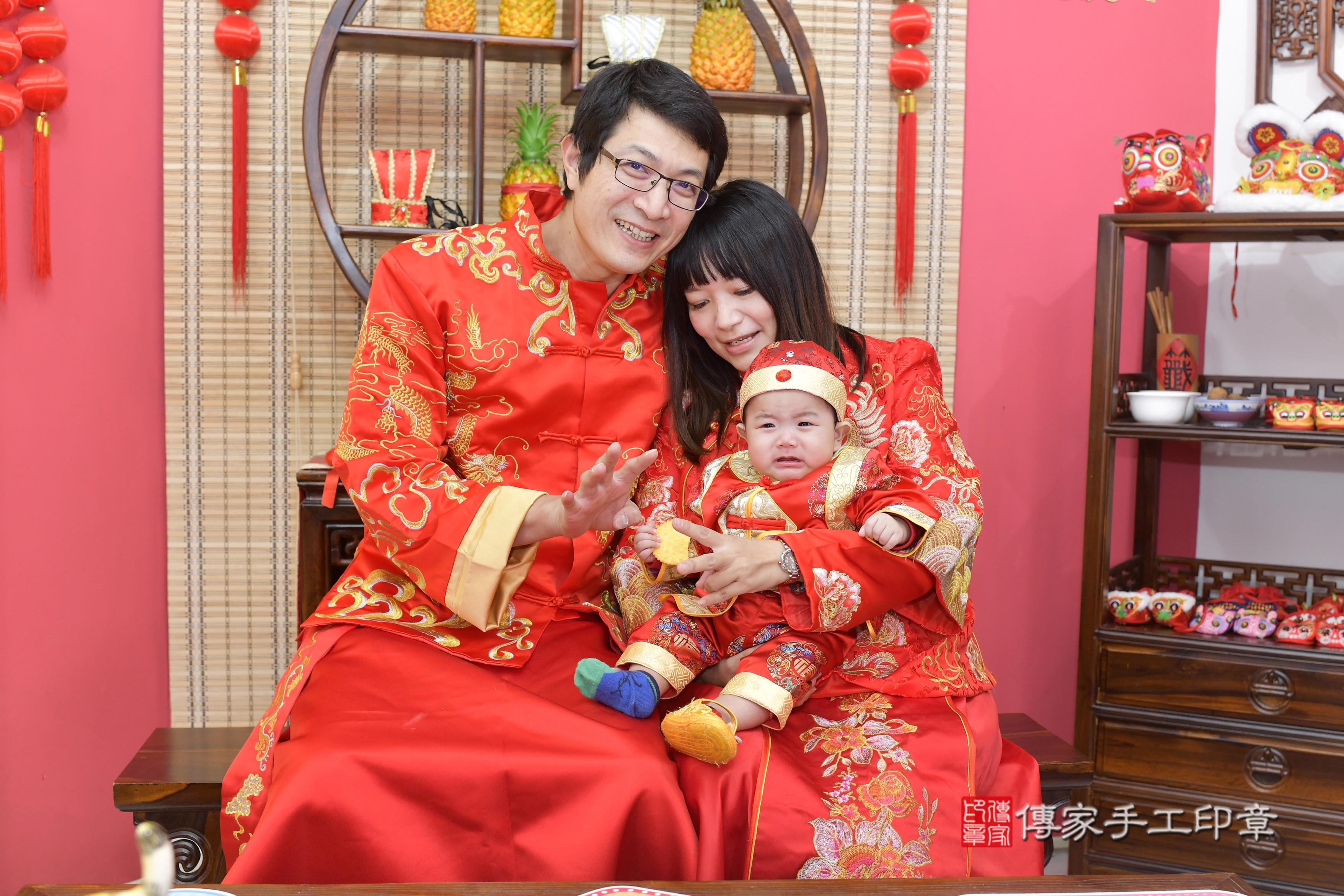傳家手工印章新竹店、抓周、度脺、中國風會場、傳家嬰兒古禮、吉祥話、抓周道具物品24種、拍照。抓周證書。寶寶抓周、滿周歲、生日快樂、祝福