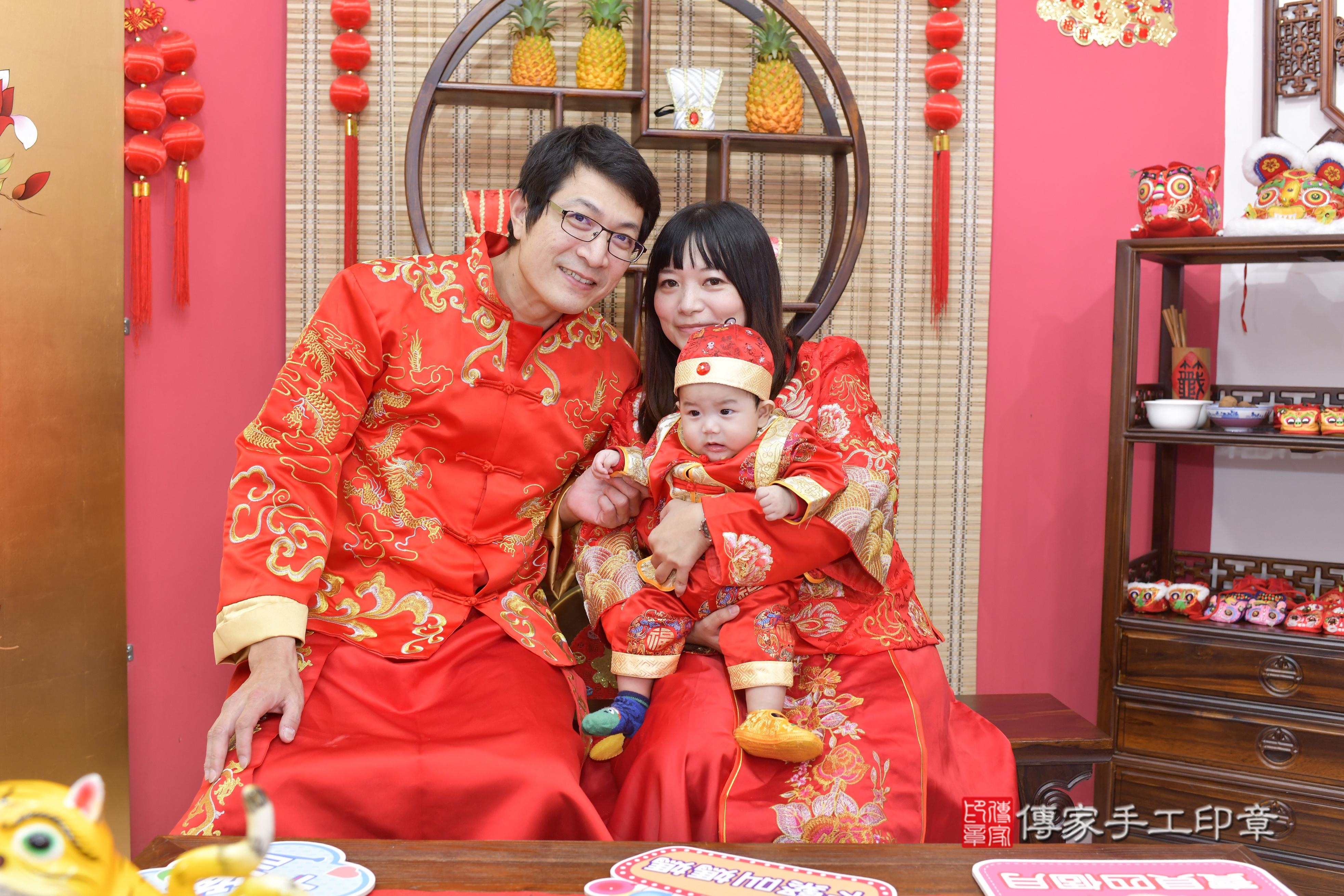 傳家手工印章新竹店、抓周、度脺、中國風會場、傳家嬰兒古禮、吉祥話、抓周道具物品24種、拍照。抓周證書。寶寶抓周、滿周歲、生日快樂、祝福