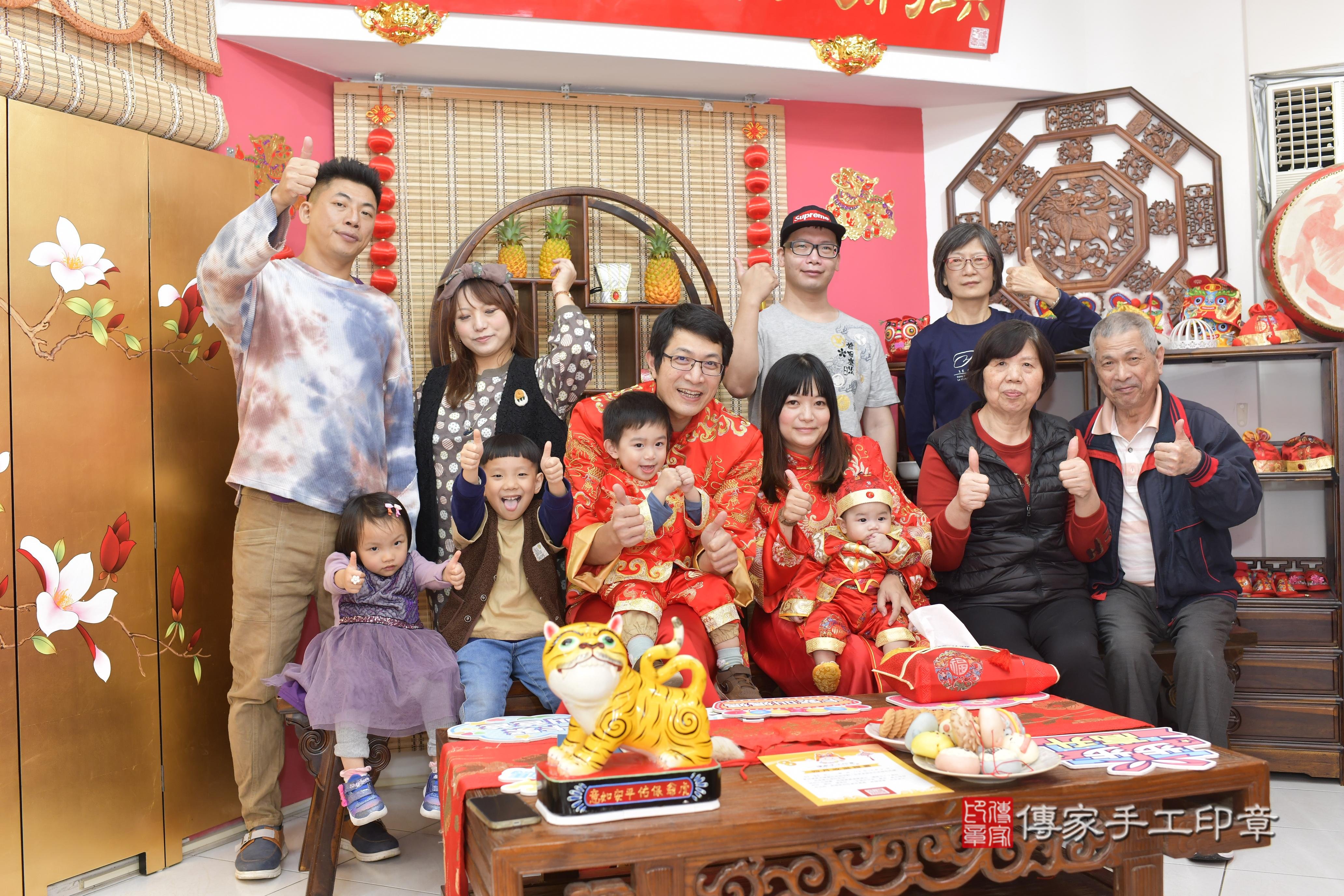 傳家手工印章新竹店、抓周、度脺、中國風會場、傳家嬰兒古禮、吉祥話、抓周道具物品24種、拍照。抓周證書。寶寶抓周、滿周歲、生日快樂、祝福
