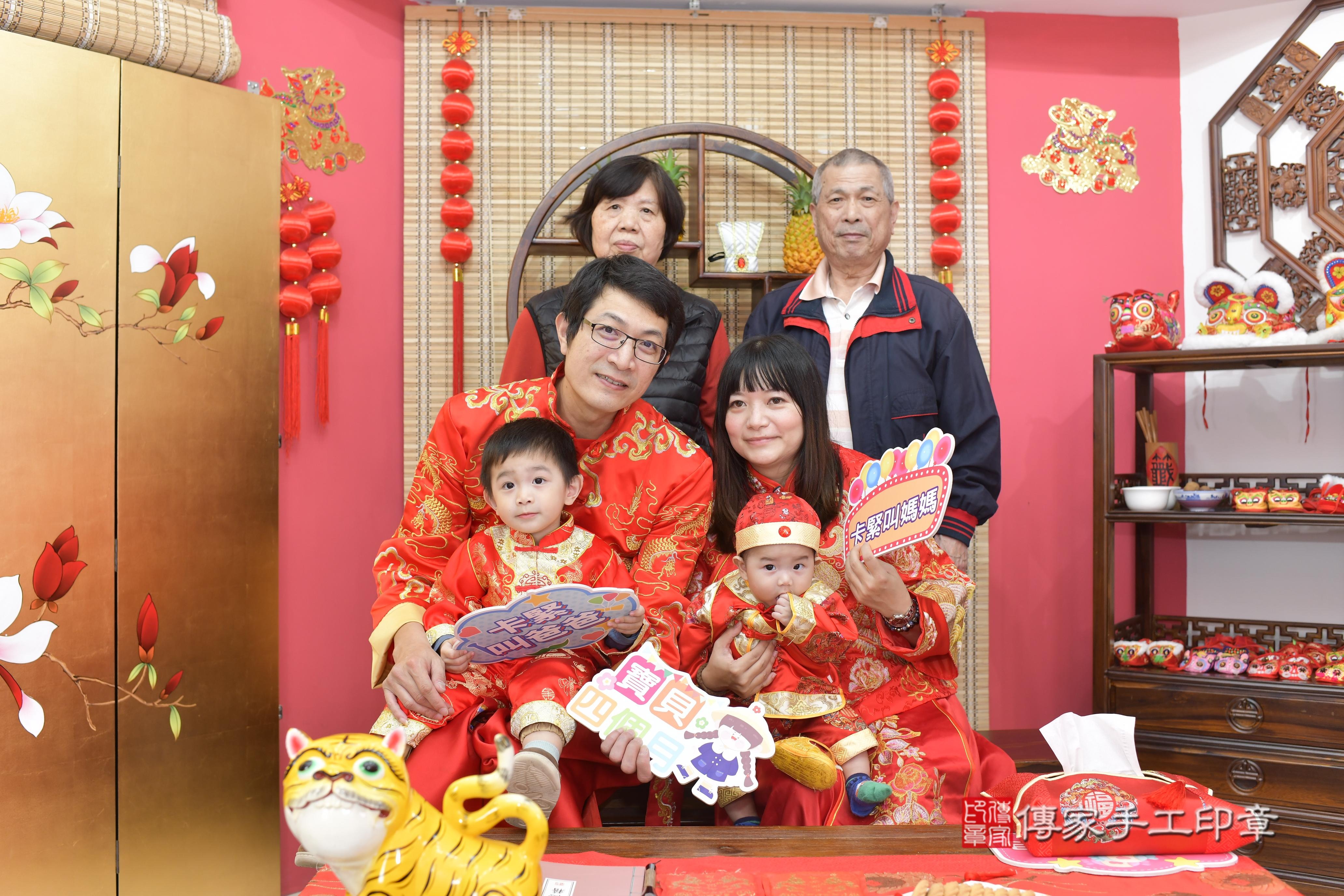 傳家手工印章新竹店、抓周、度脺、中國風會場、傳家嬰兒古禮、吉祥話、抓周道具物品24種、拍照。抓周證書。寶寶抓周、滿周歲、生日快樂、祝福