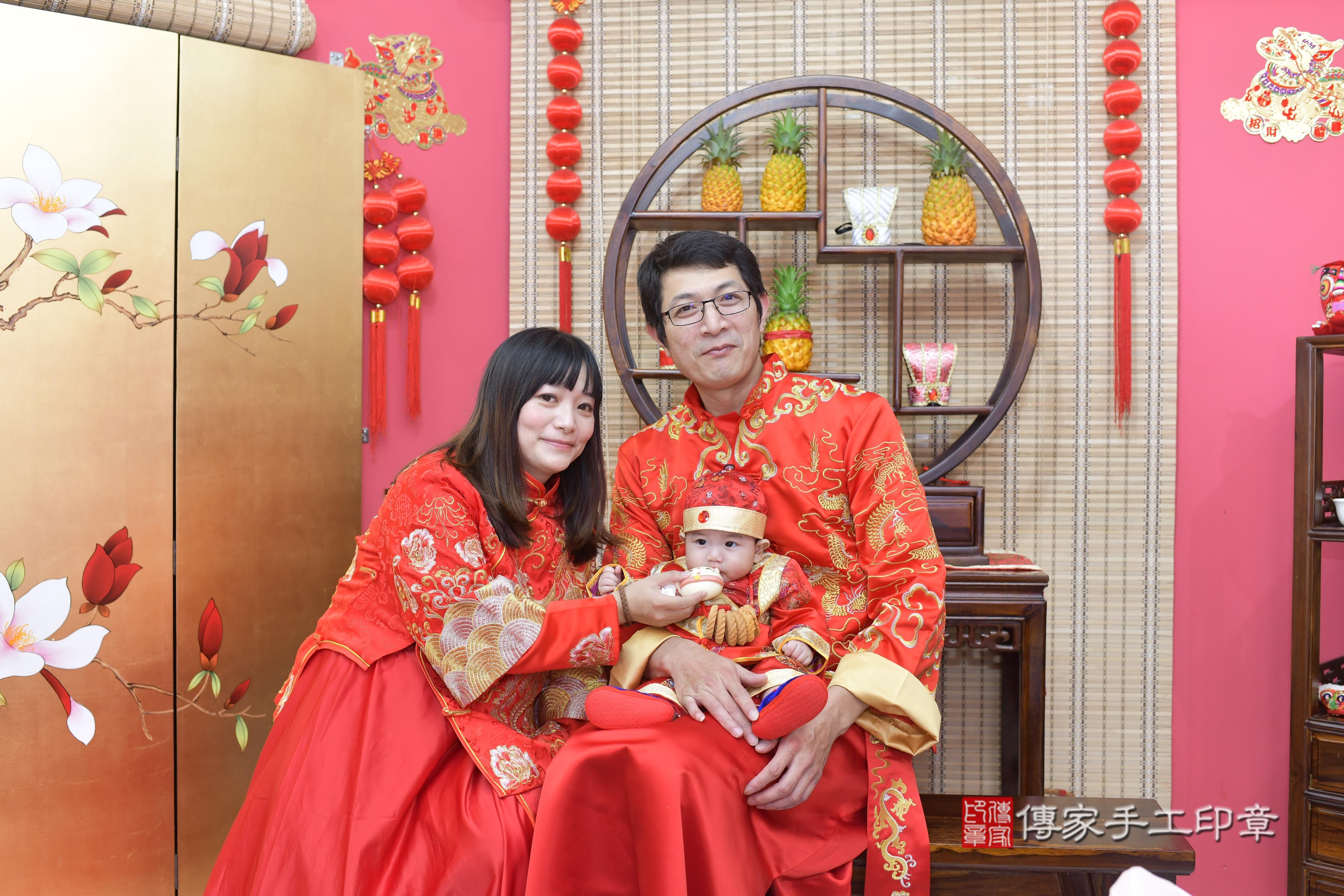 傳家手工印章新竹店、抓周、度脺、中國風會場、傳家嬰兒古禮、吉祥話、抓周道具物品24種、拍照。抓周證書。寶寶抓周、滿周歲、生日快樂、祝福