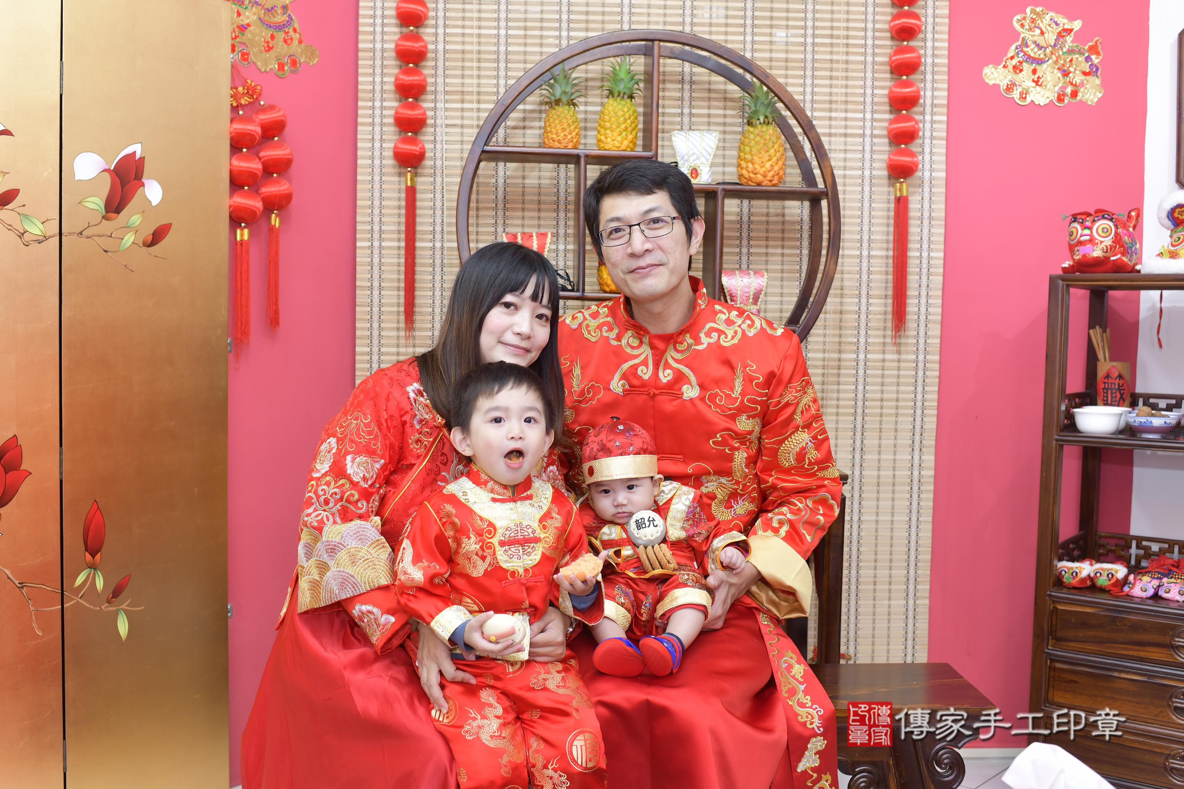 傳家手工印章新竹店、抓周、度脺、中國風會場、傳家嬰兒古禮、吉祥話、抓周道具物品24種、拍照。抓周證書。寶寶抓周、滿周歲、生日快樂、祝福