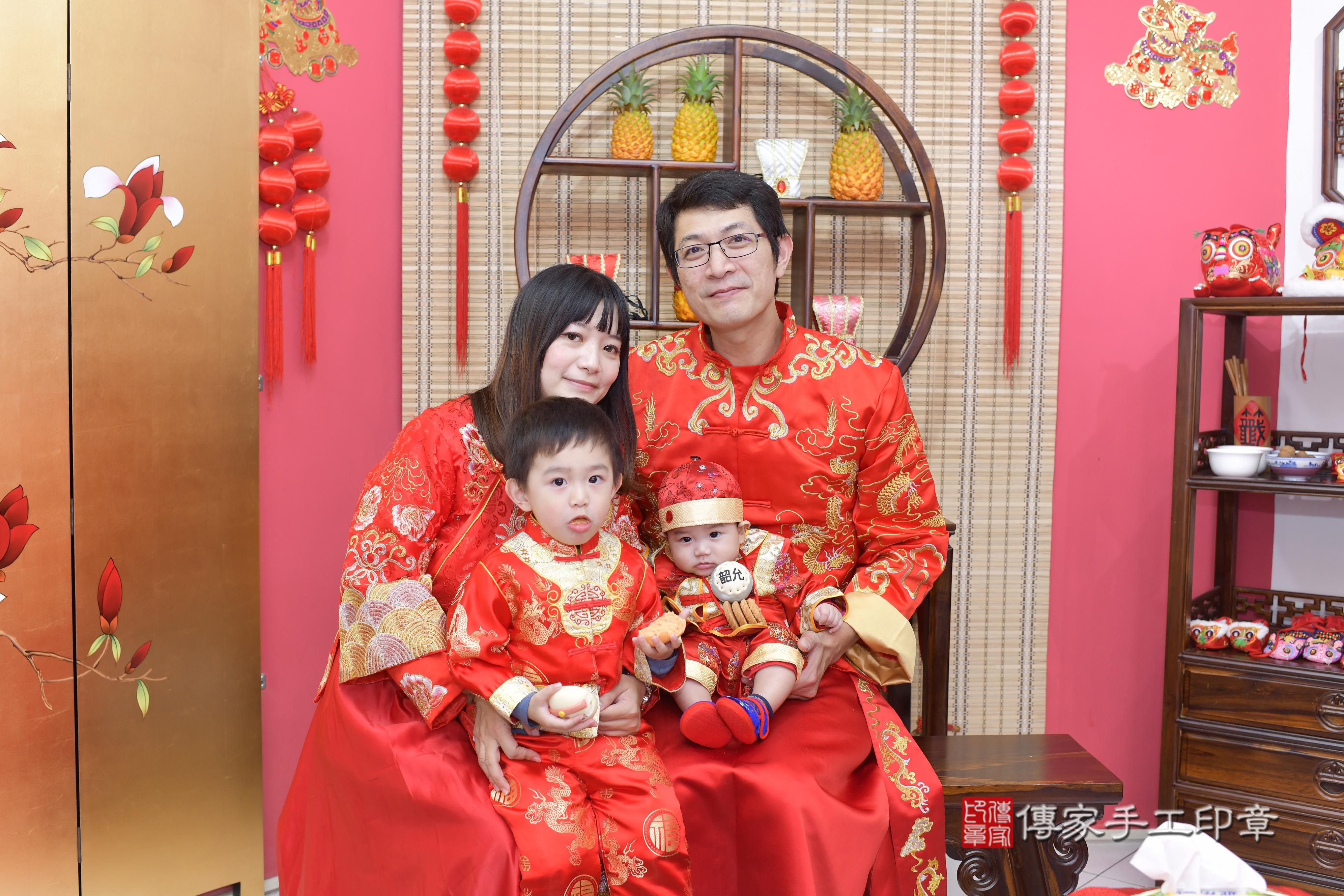 傳家手工印章新竹店、抓周、度脺、中國風會場、傳家嬰兒古禮、吉祥話、抓周道具物品24種、拍照。抓周證書。寶寶抓周、滿周歲、生日快樂、祝福