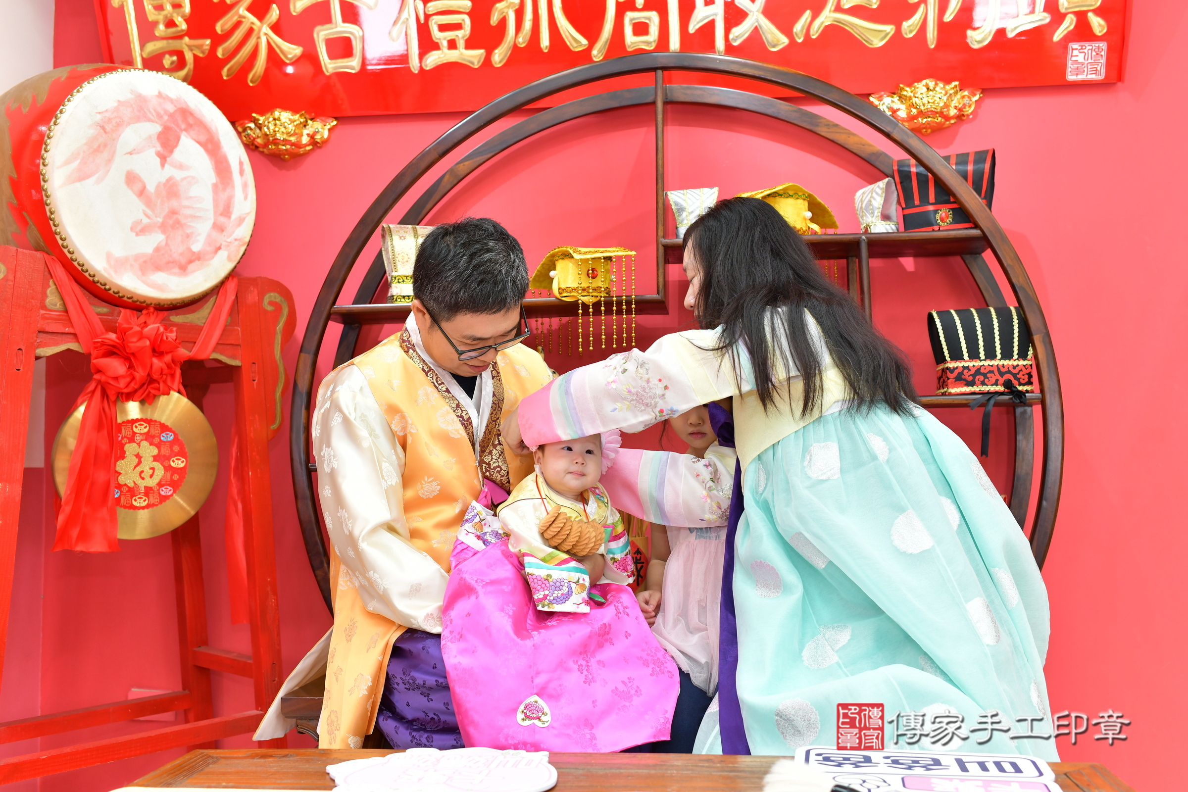 台中市北區小慈寶寶收涎推薦：傳家台中店收涎中國風會場，嬰兒古禮收涎收口水流程儀式、收涎吉祥話、收涎餅乾、收涎拍照。收涎證書。2024.11.17，照片12