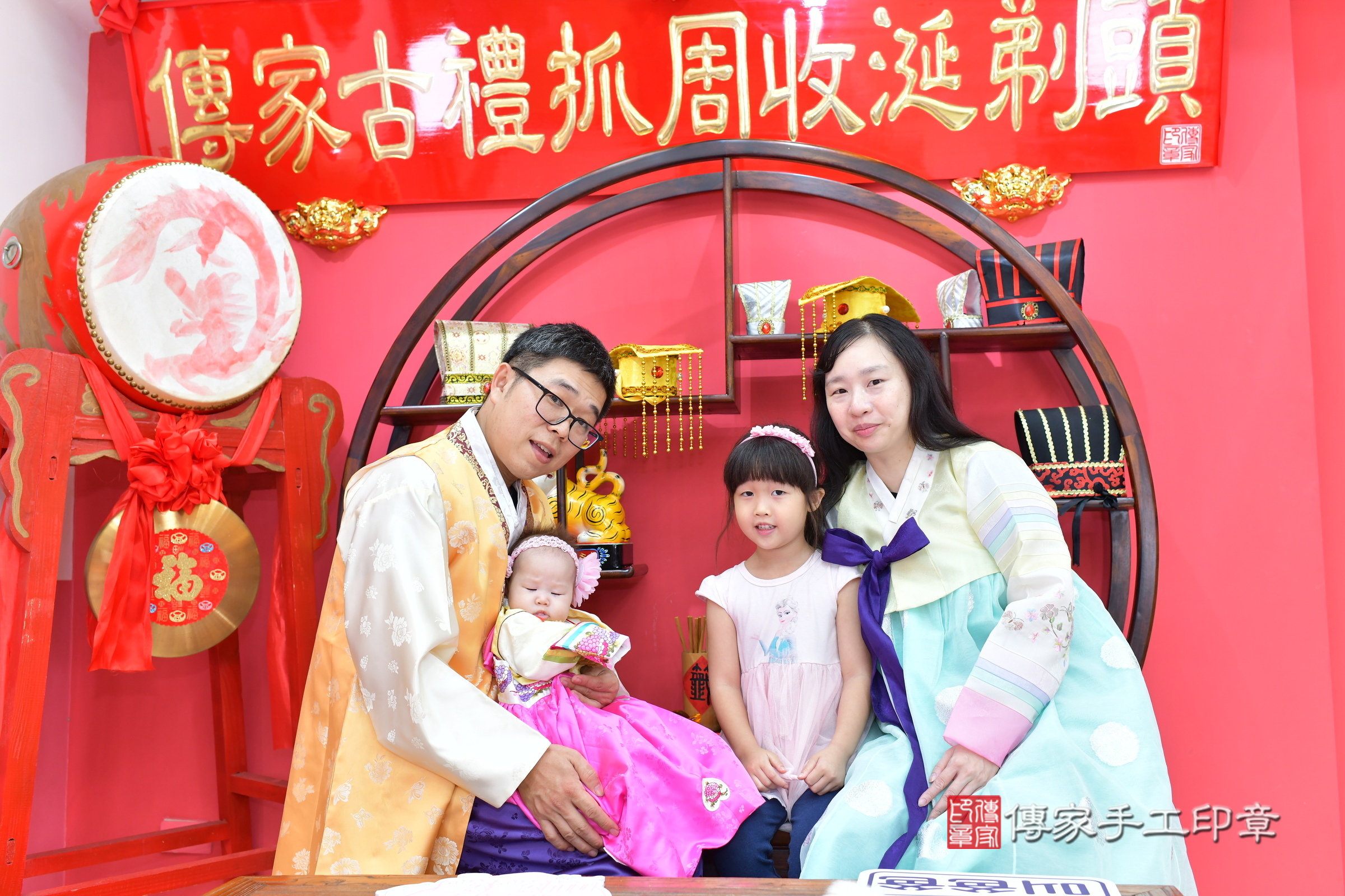 台中市北區小慈寶寶收涎推薦：傳家台中店收涎中國風會場，嬰兒古禮收涎收口水流程儀式、收涎吉祥話、收涎餅乾、收涎拍照。收涎證書。2024.11.17，照片19