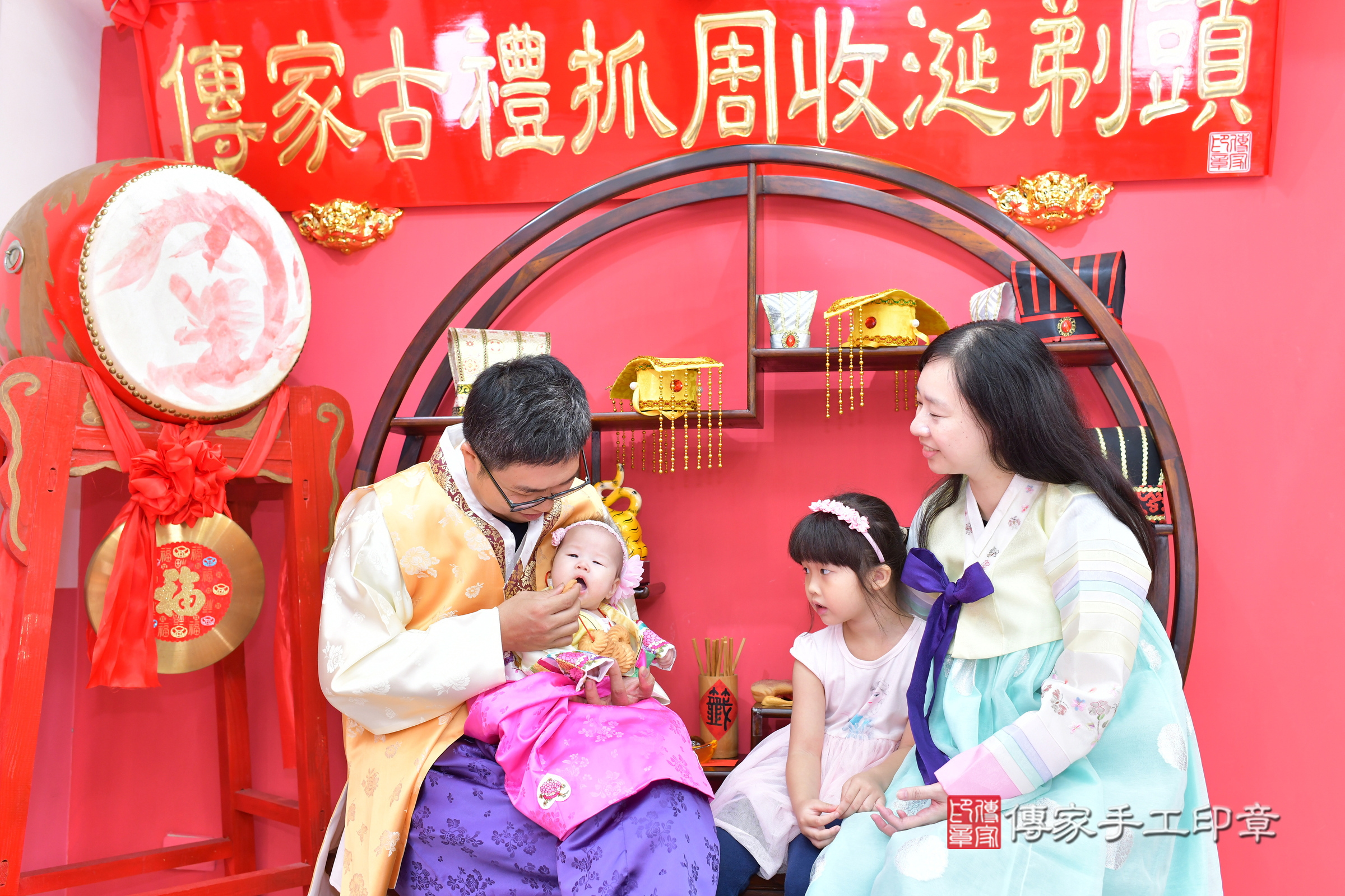 台中市北區小慈寶寶收涎推薦：傳家台中店收涎中國風會場，嬰兒古禮收涎收口水流程儀式、收涎吉祥話、收涎餅乾、收涎拍照。收涎證書。2024.11.17，照片15