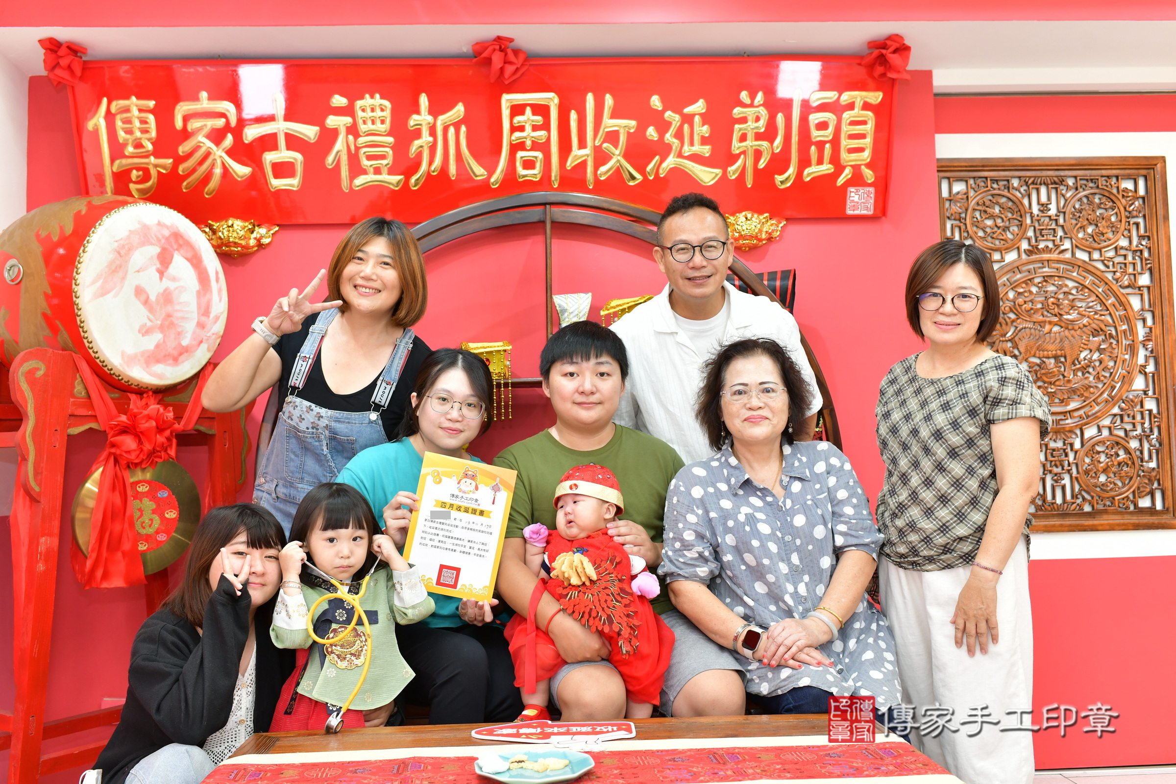 台中市北區卉卉寶寶收涎推薦：傳家台中店收涎中國風會場，嬰兒古禮收涎收口水流程儀式、收涎吉祥話、收涎餅乾、收涎拍照。收涎證書。2024.11.17，照片15