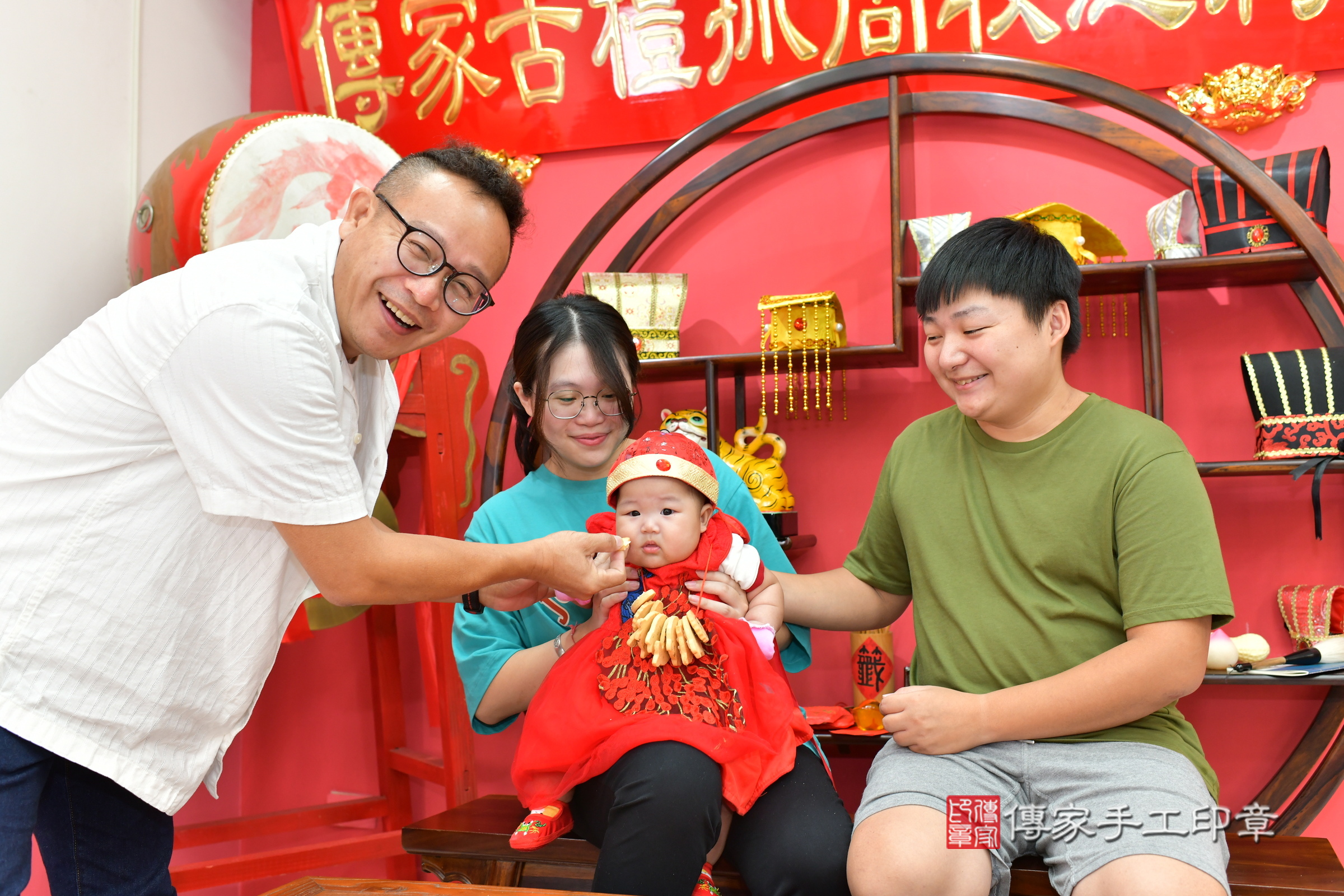 台中市北區卉卉寶寶收涎推薦：傳家台中店收涎中國風會場，嬰兒古禮收涎收口水流程儀式、收涎吉祥話、收涎餅乾、收涎拍照。收涎證書。2024.11.17，照片13