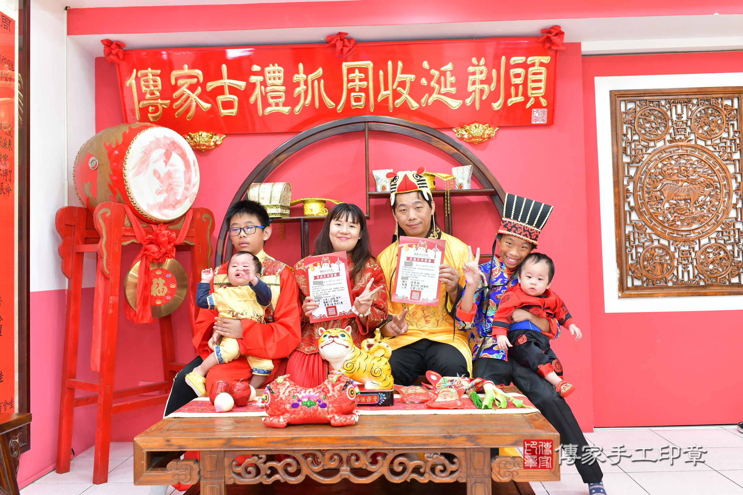 台中市北區栗栗寶寶和登登寶寶抓周推薦：傳家台中店抓周度脺中國風會場，嬰兒古禮抓周流程儀式吉祥話、抓周道具物品24種、拍照。抓周證書。2024.11.15，照片18
