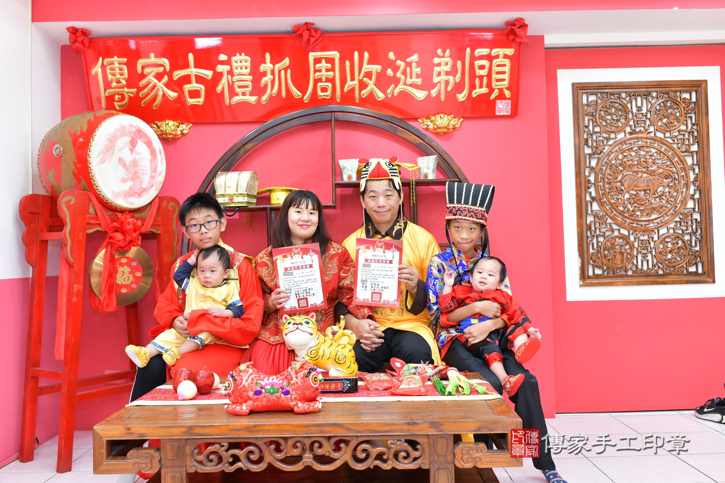 台中市北區栗栗寶寶和登登寶寶抓周推薦：傳家台中店抓周度脺中國風會場，嬰兒古禮抓周流程儀式吉祥話、抓周道具物品24種、拍照。抓周證書。2024.11.15，照片19