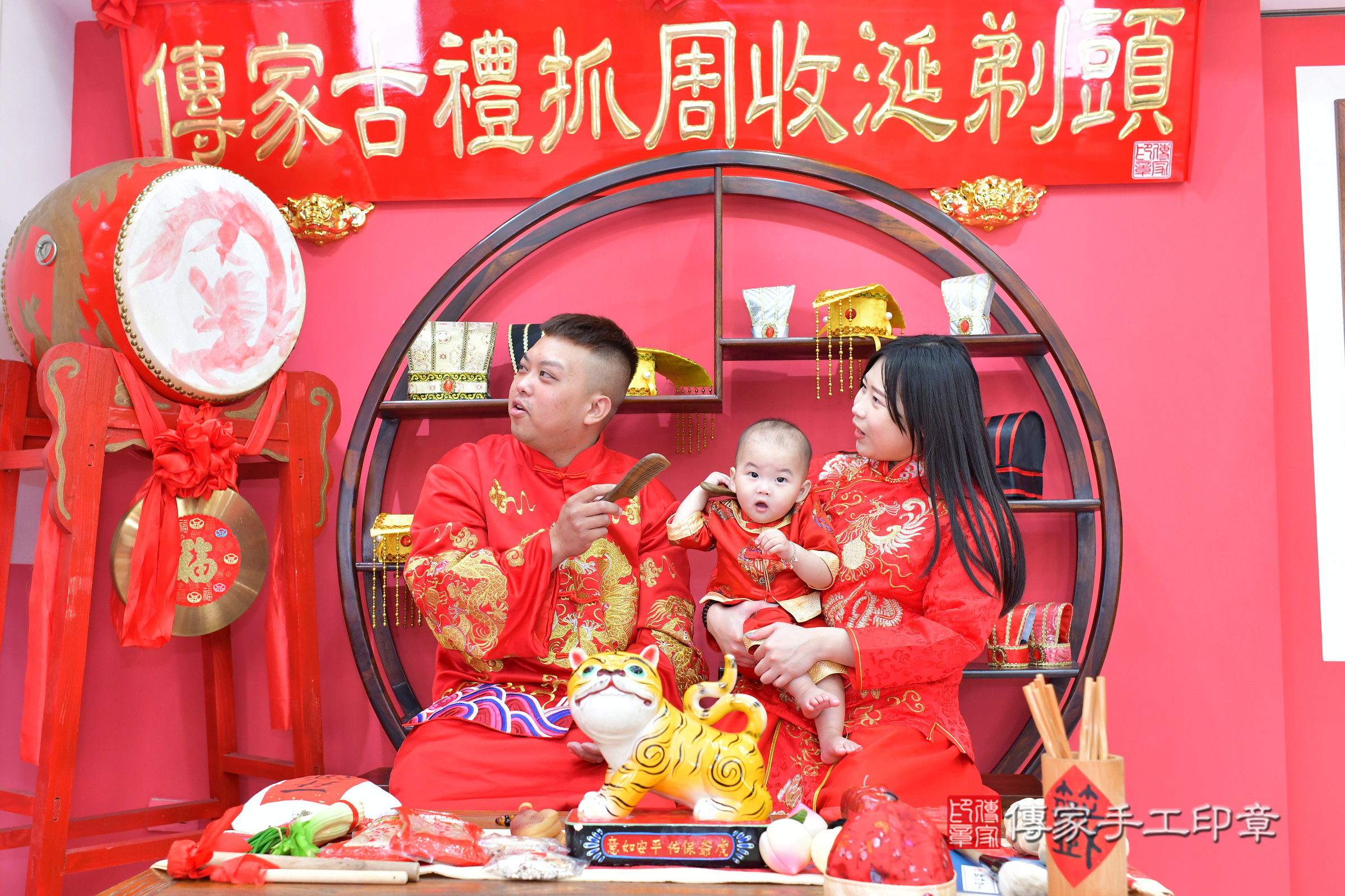 台中市北區澤澤寶寶抓周推薦：傳家台中店抓周度脺中國風會場，嬰兒古禮抓周流程儀式吉祥話、抓周道具物品24種、拍照。抓周證書。2024.11.1，照片13