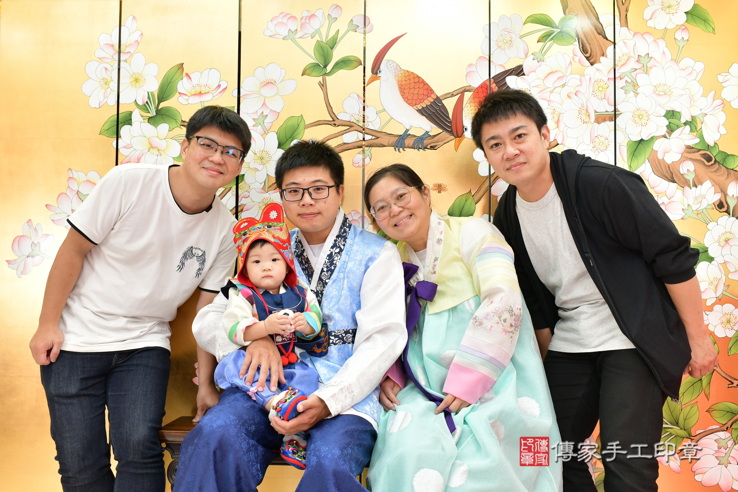 台中市北區小錀寶寶抓周推薦：傳家台中店抓周度脺中國風會場，嬰兒古禮抓周流程儀式吉祥話、抓周道具物品24種、拍照。抓周證書。2024.11.2，照片7