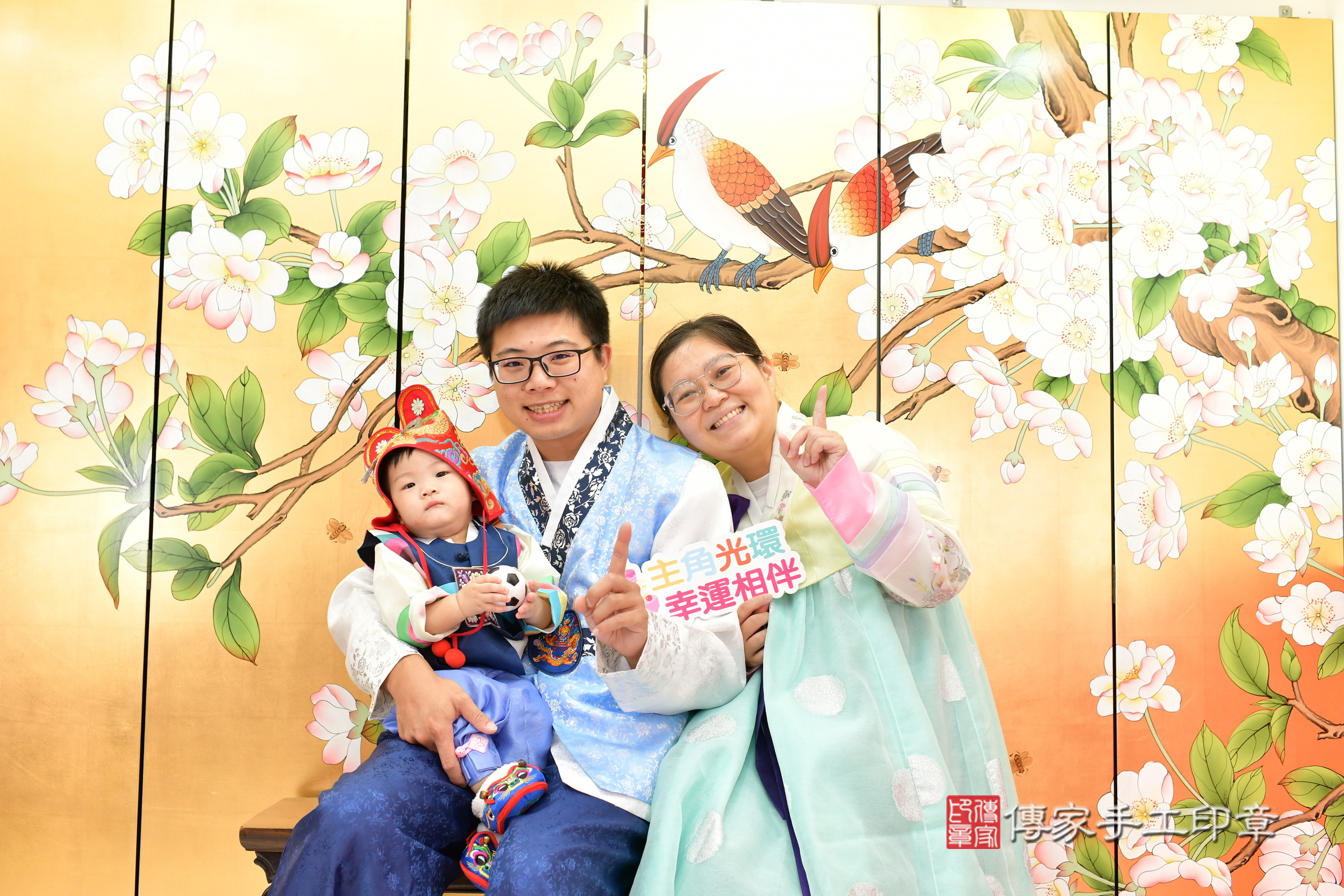 台中市北區小錀寶寶抓周推薦：傳家台中店抓周度脺中國風會場，嬰兒古禮抓周流程儀式吉祥話、抓周道具物品24種、拍照。抓周證書。2024.11.2，照片5