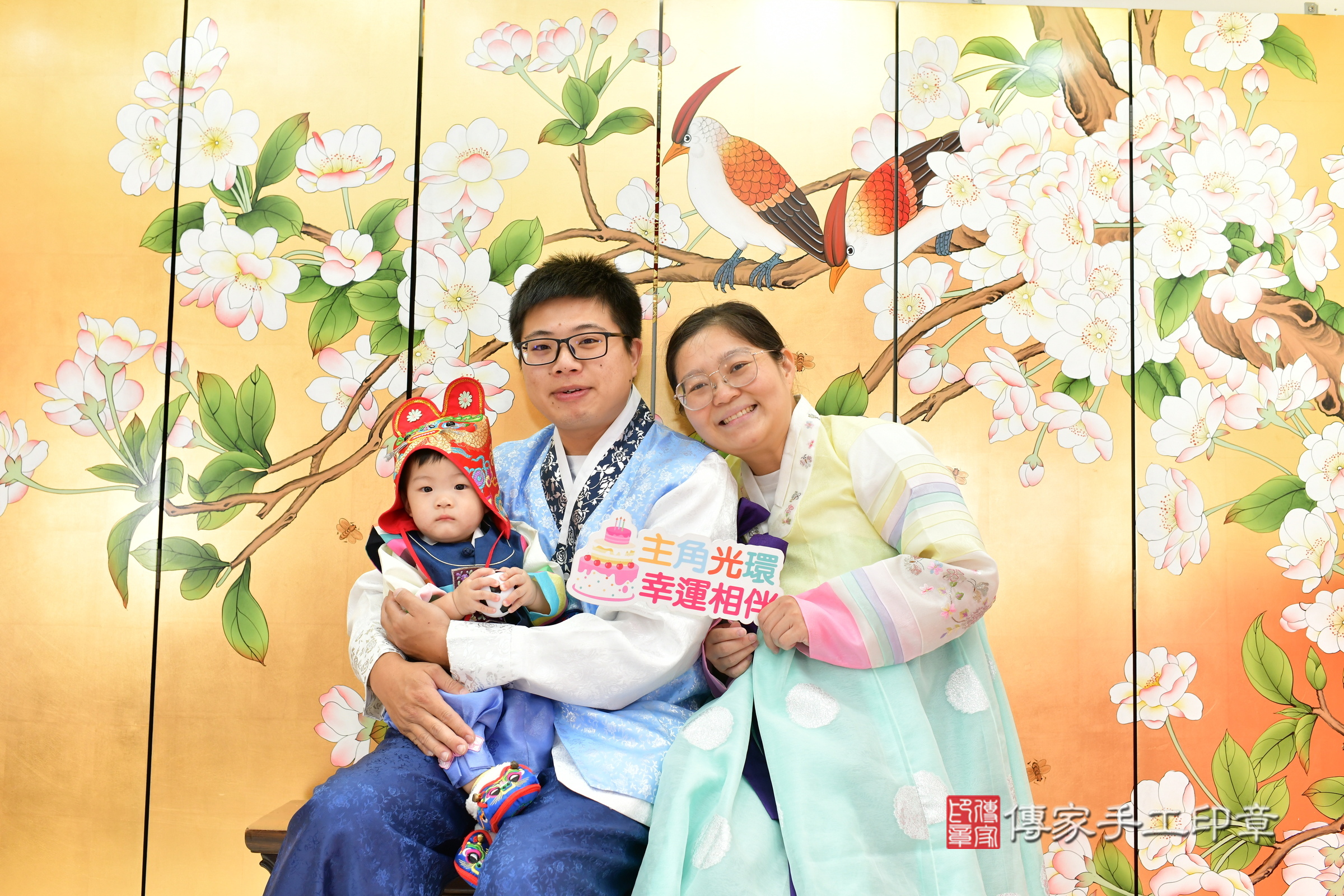 台中市北區小錀寶寶抓周推薦：傳家台中店抓周度脺中國風會場，嬰兒古禮抓周流程儀式吉祥話、抓周道具物品24種、拍照。抓周證書。2024.11.2，照片3
