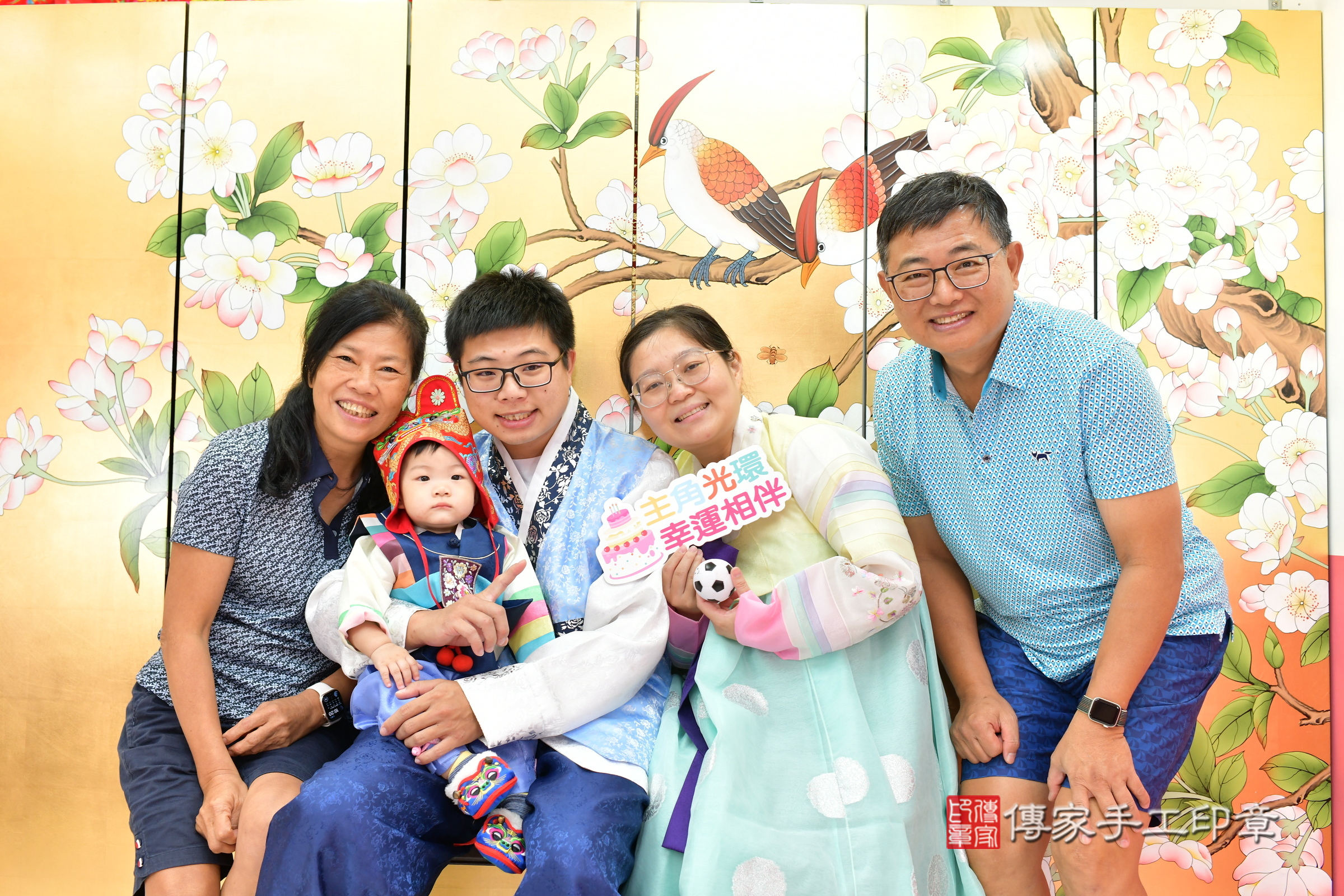 台中市北區小錀寶寶抓周推薦：傳家台中店抓周度脺中國風會場，嬰兒古禮抓周流程儀式吉祥話、抓周道具物品24種、拍照。抓周證書。2024.11.2，照片6