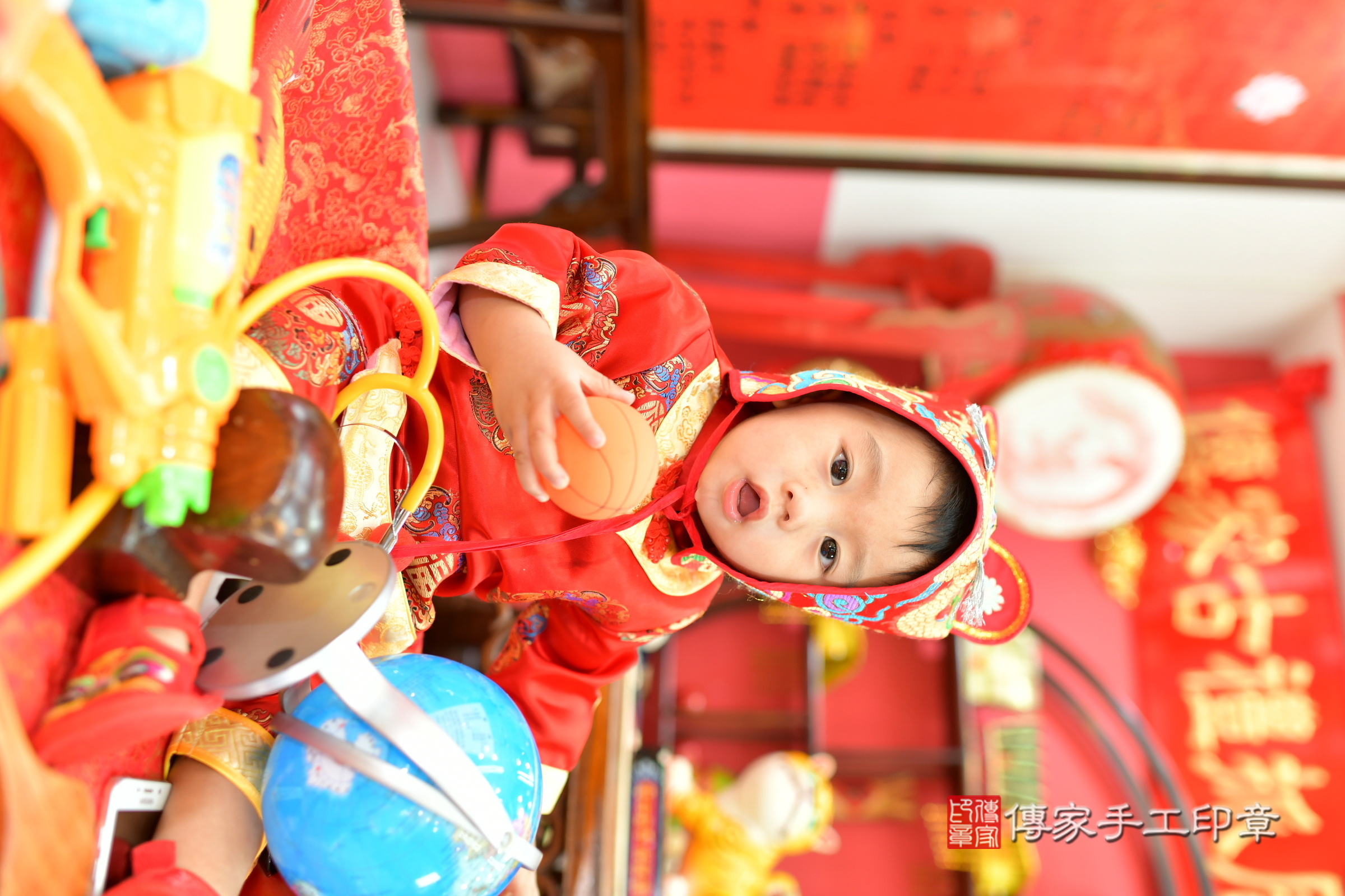 台中市北區小灝寶寶抓周推薦：傳家台中店抓周度脺中國風會場，嬰兒古禮抓周流程儀式吉祥話、抓周道具物品24種、拍照。抓周證書。2024.11.9，照片10
