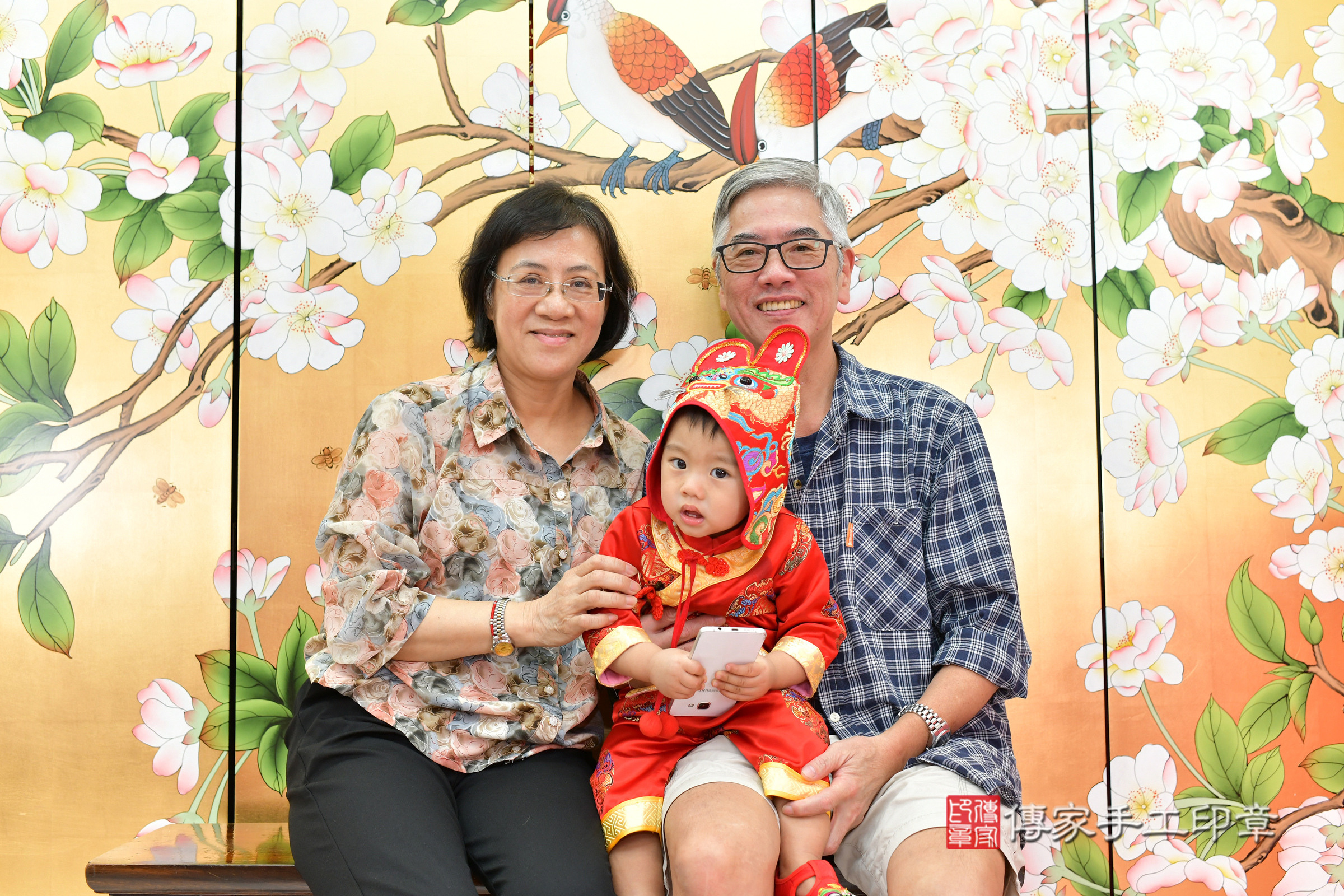 台中市北區小灝寶寶抓周推薦：傳家台中店抓周度脺中國風會場，嬰兒古禮抓周流程儀式吉祥話、抓周道具物品24種、拍照。抓周證書。2024.11.9，照片5